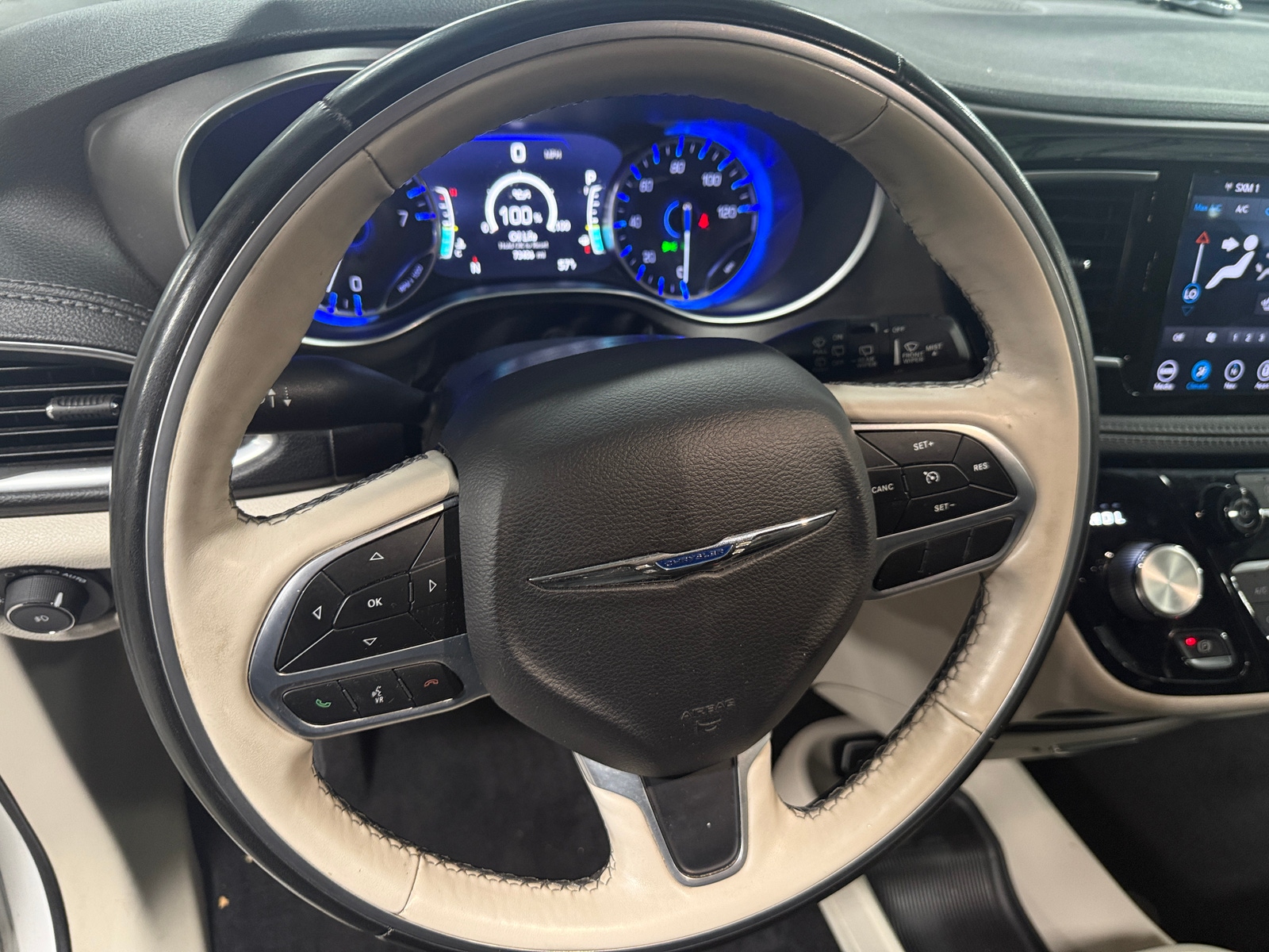 Thumbnail: 2019 Chrysler Pacifica - 4