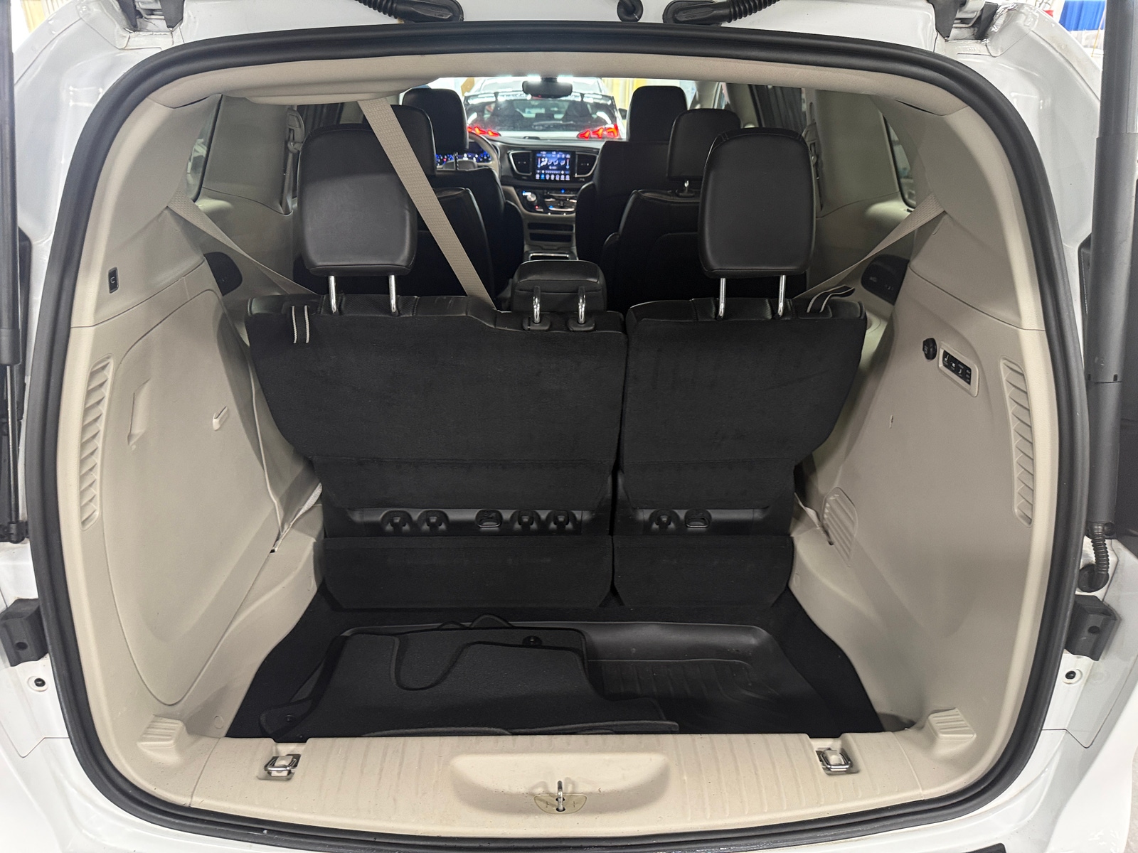 Thumbnail: 2019 Chrysler Pacifica - 6