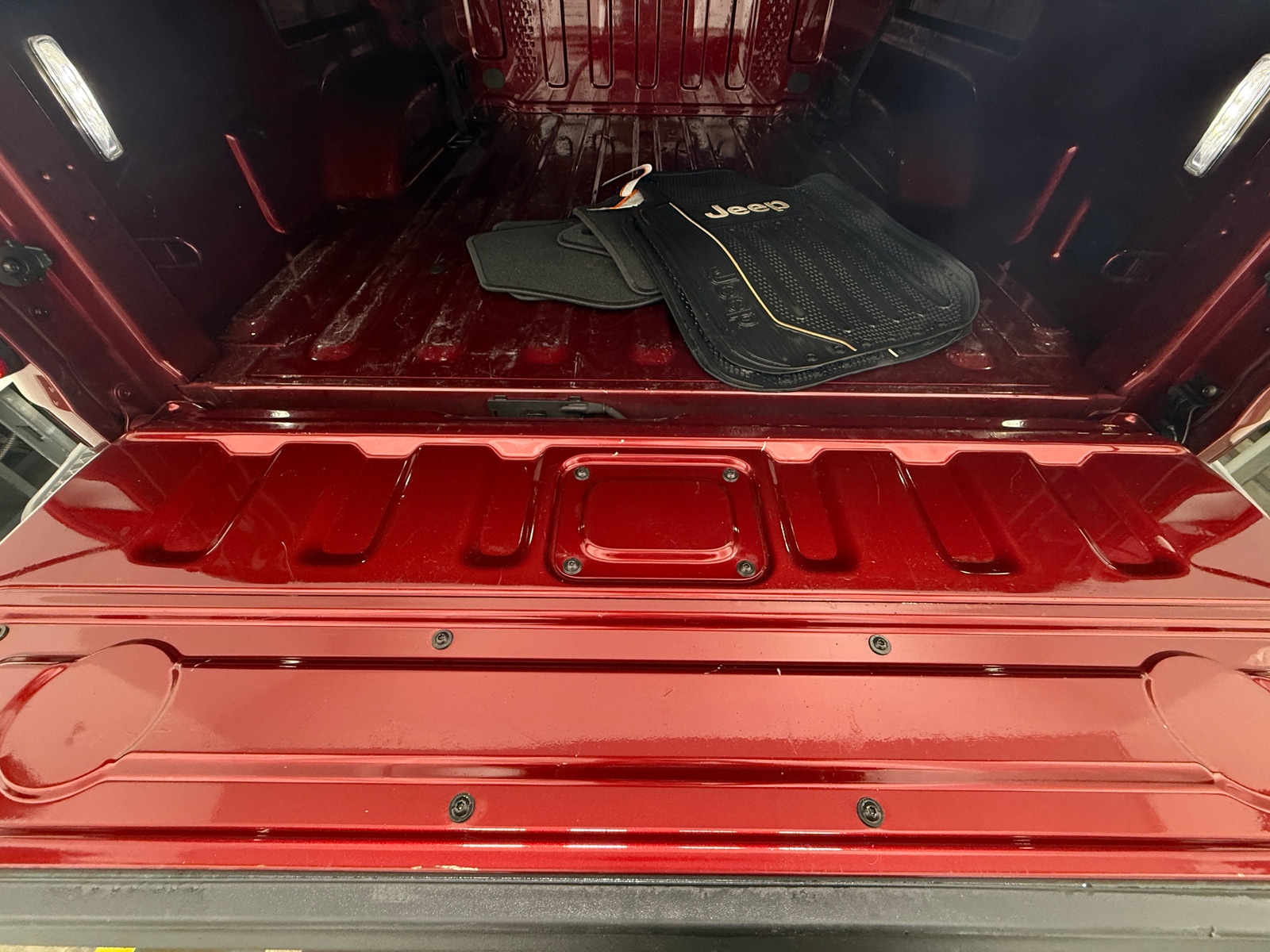 Thumbnail: 2022 Jeep Gladiator - 7