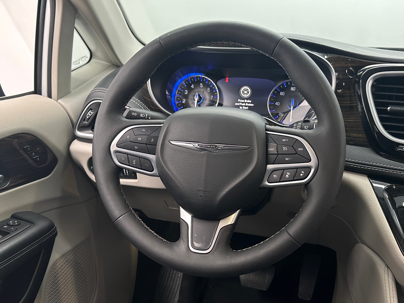 Thumbnail: 2024 Chrysler Pacifica - 4