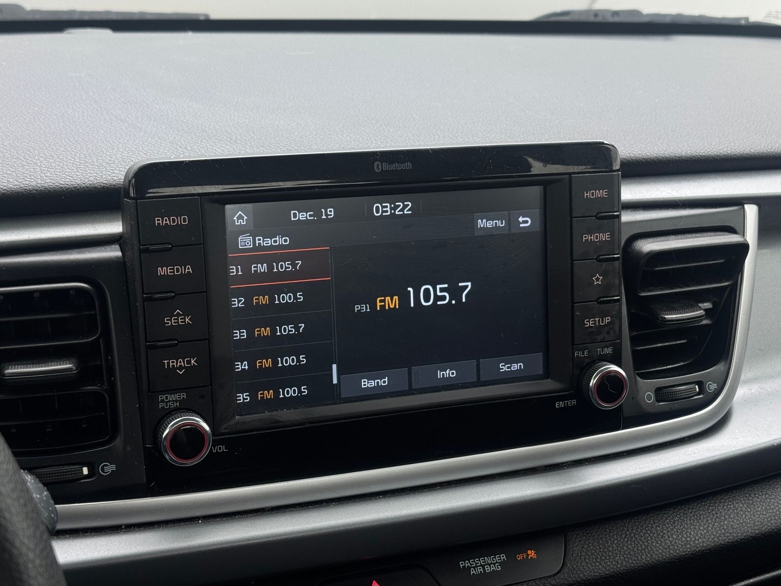 Thumbnail: 2020 Kia Rio - 4