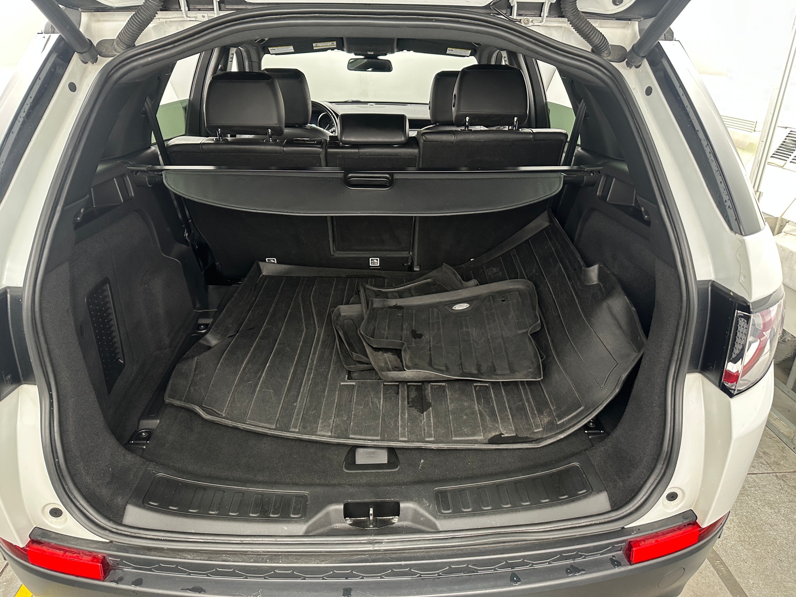 Thumbnail: 2019 Land Rover Discovery Sport - 6