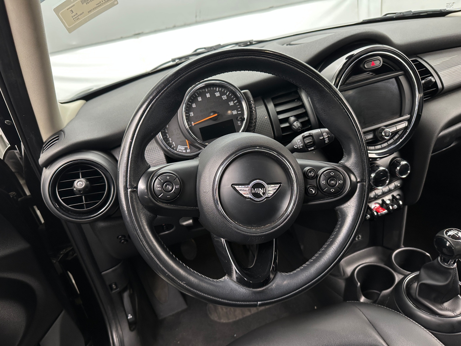 Thumbnail: 2017 MINI Cooper Hardtop - 4