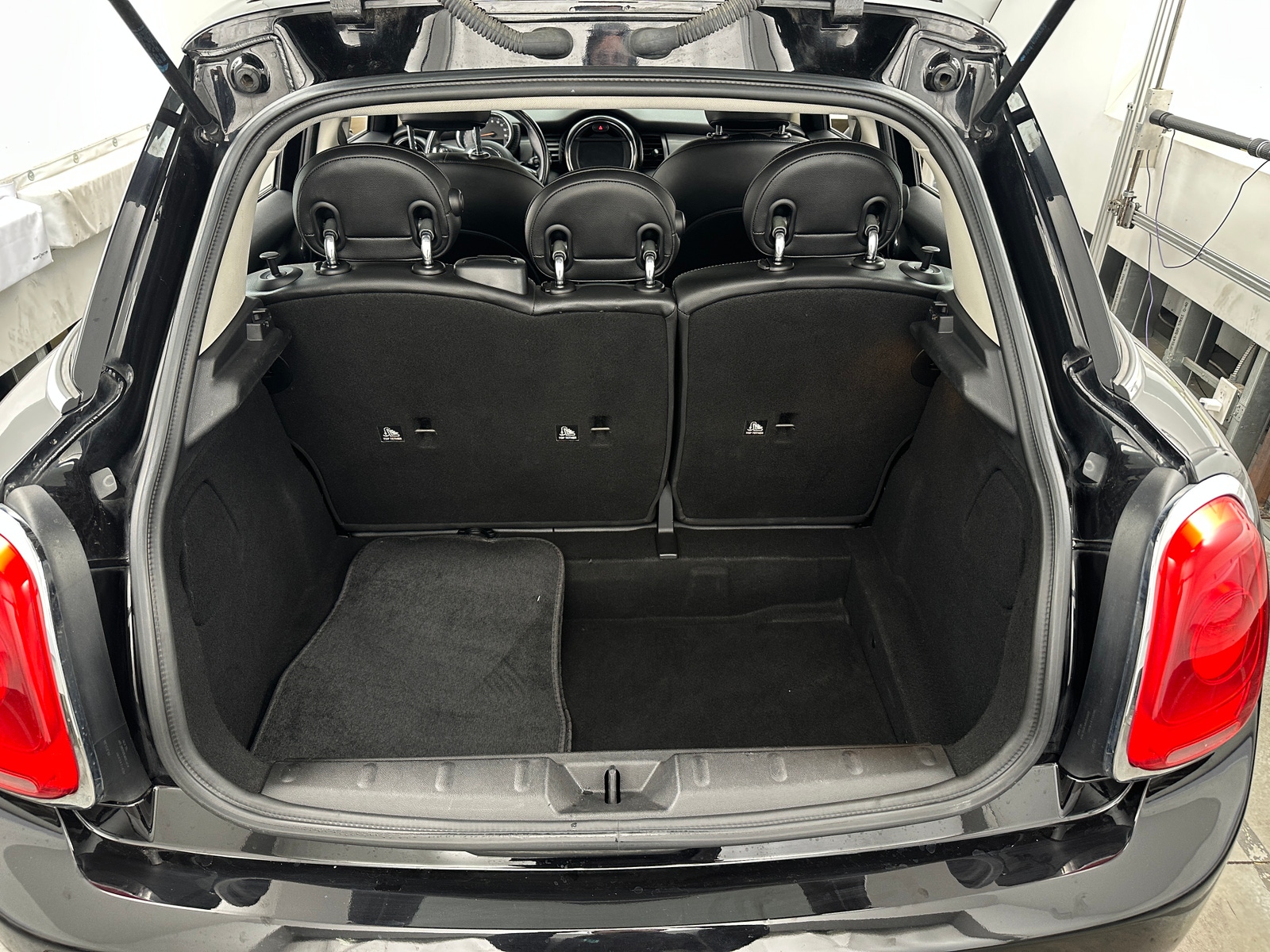 Thumbnail: 2017 MINI Cooper Hardtop - 6