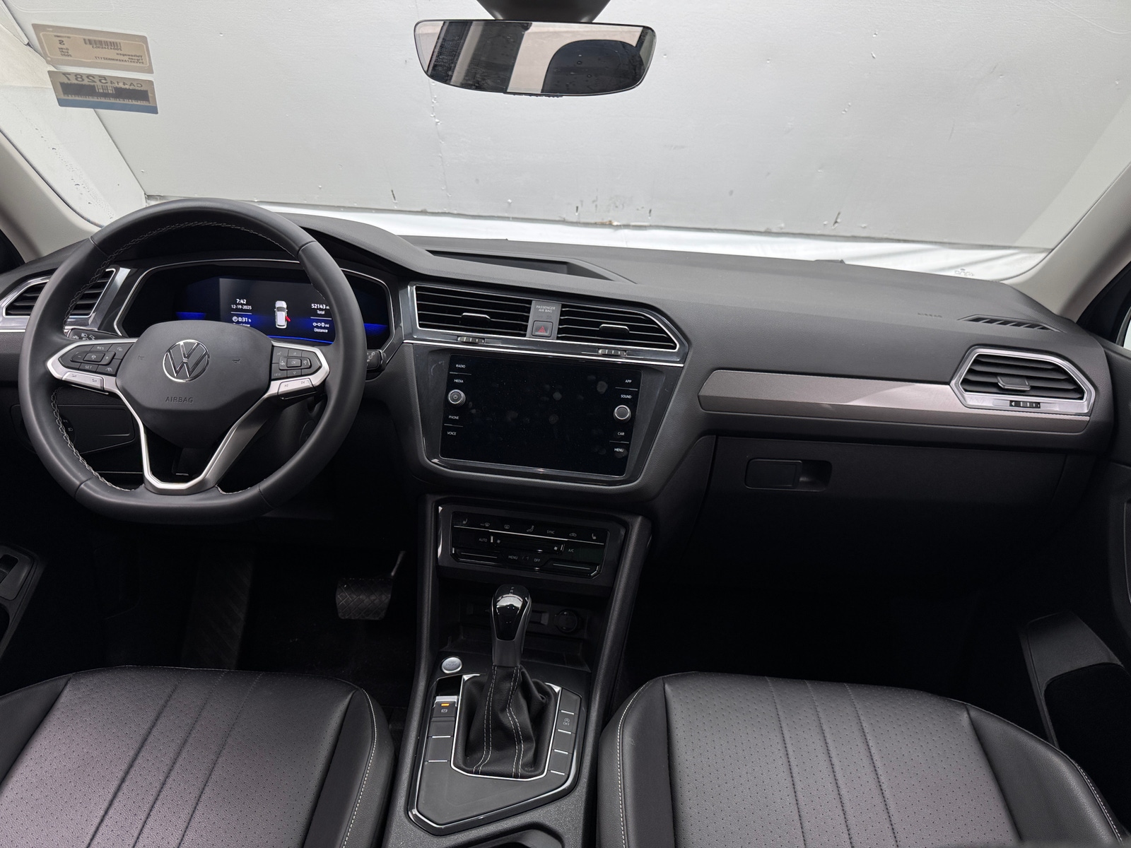 Thumbnail: 2022 Volkswagen Tiguan - 2