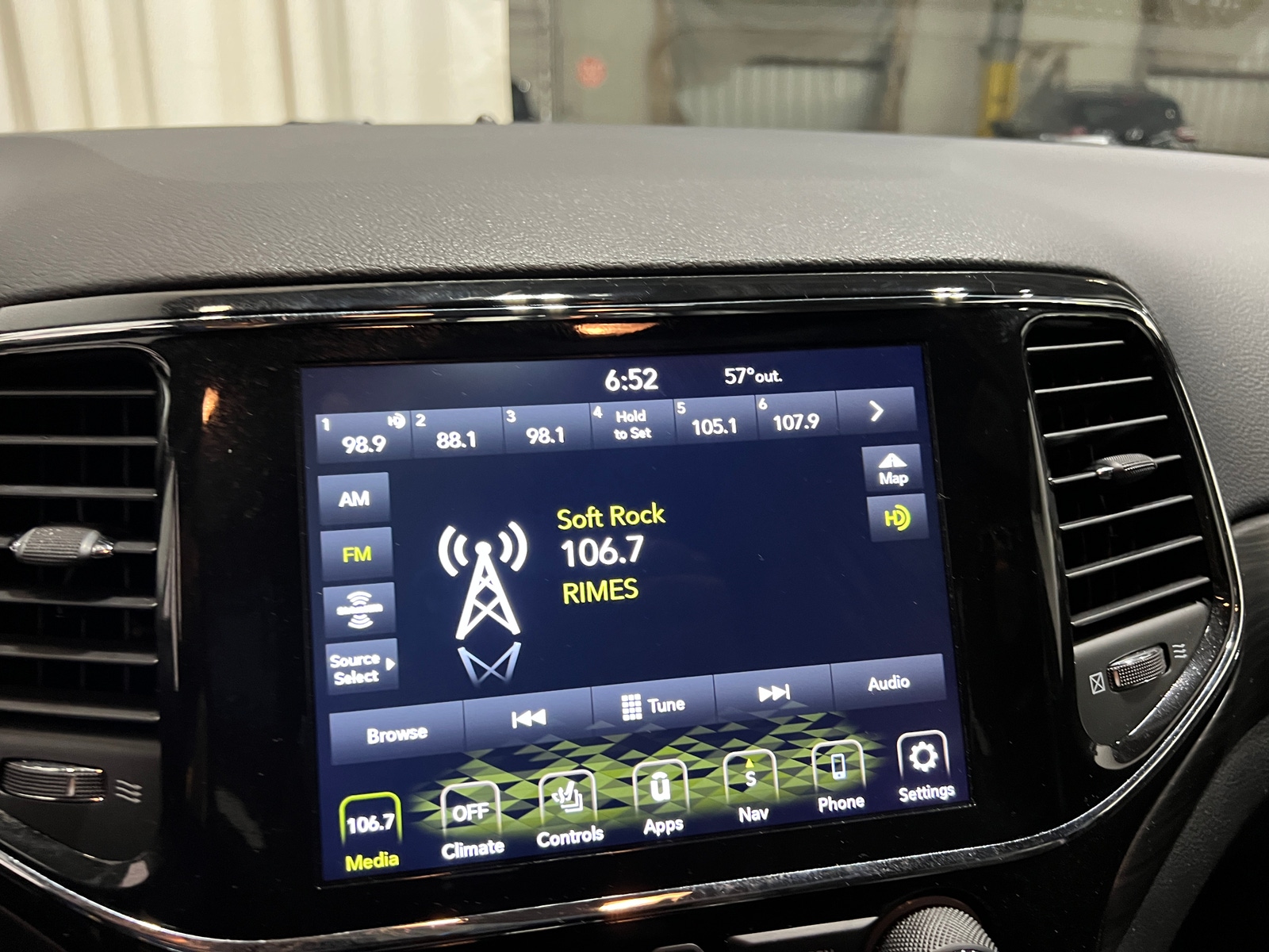 Thumbnail: 2022 Jeep Grand Cherokee - 4