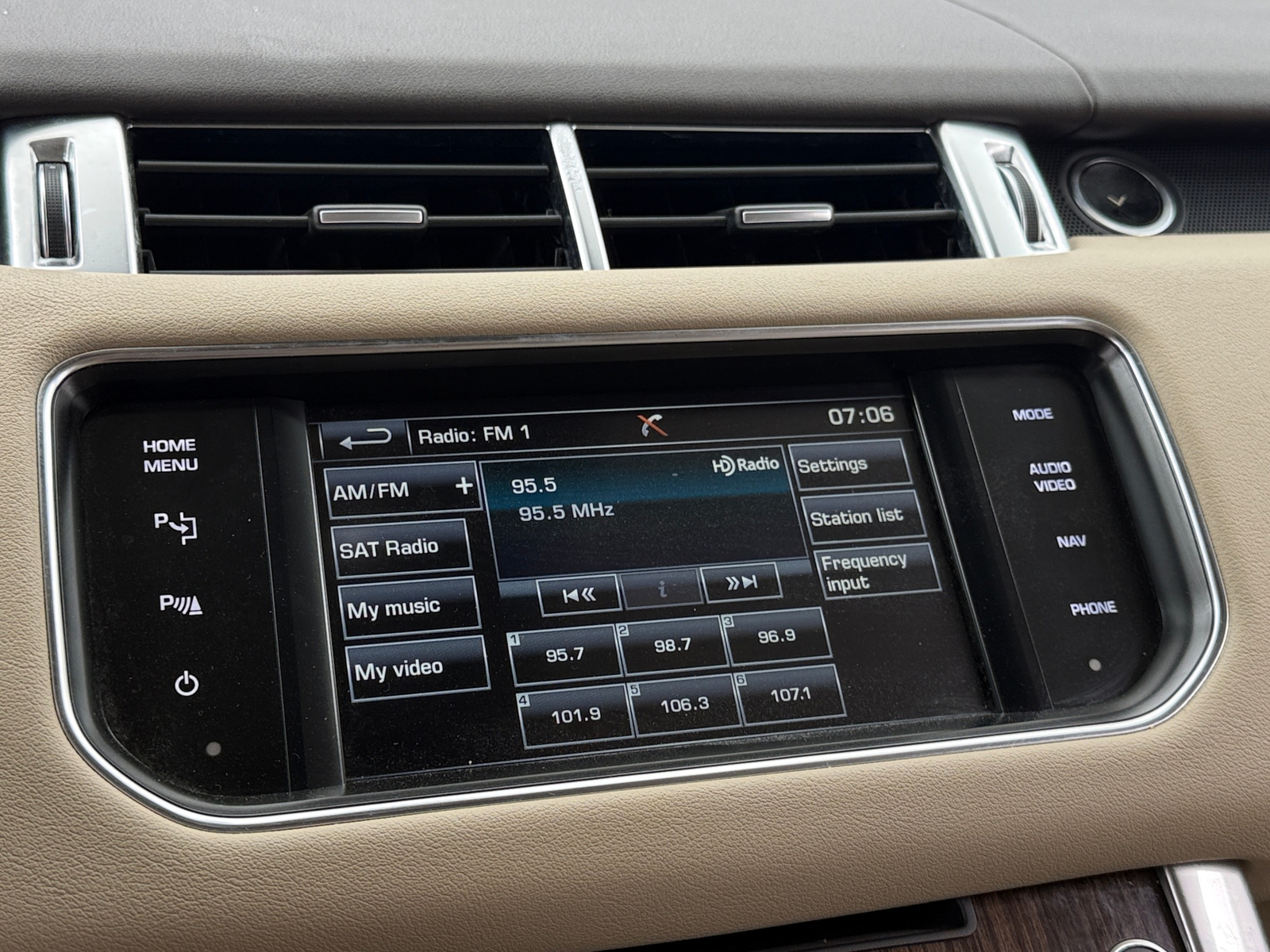 Thumbnail: 2015 Land Rover Range Rover Sport - 3