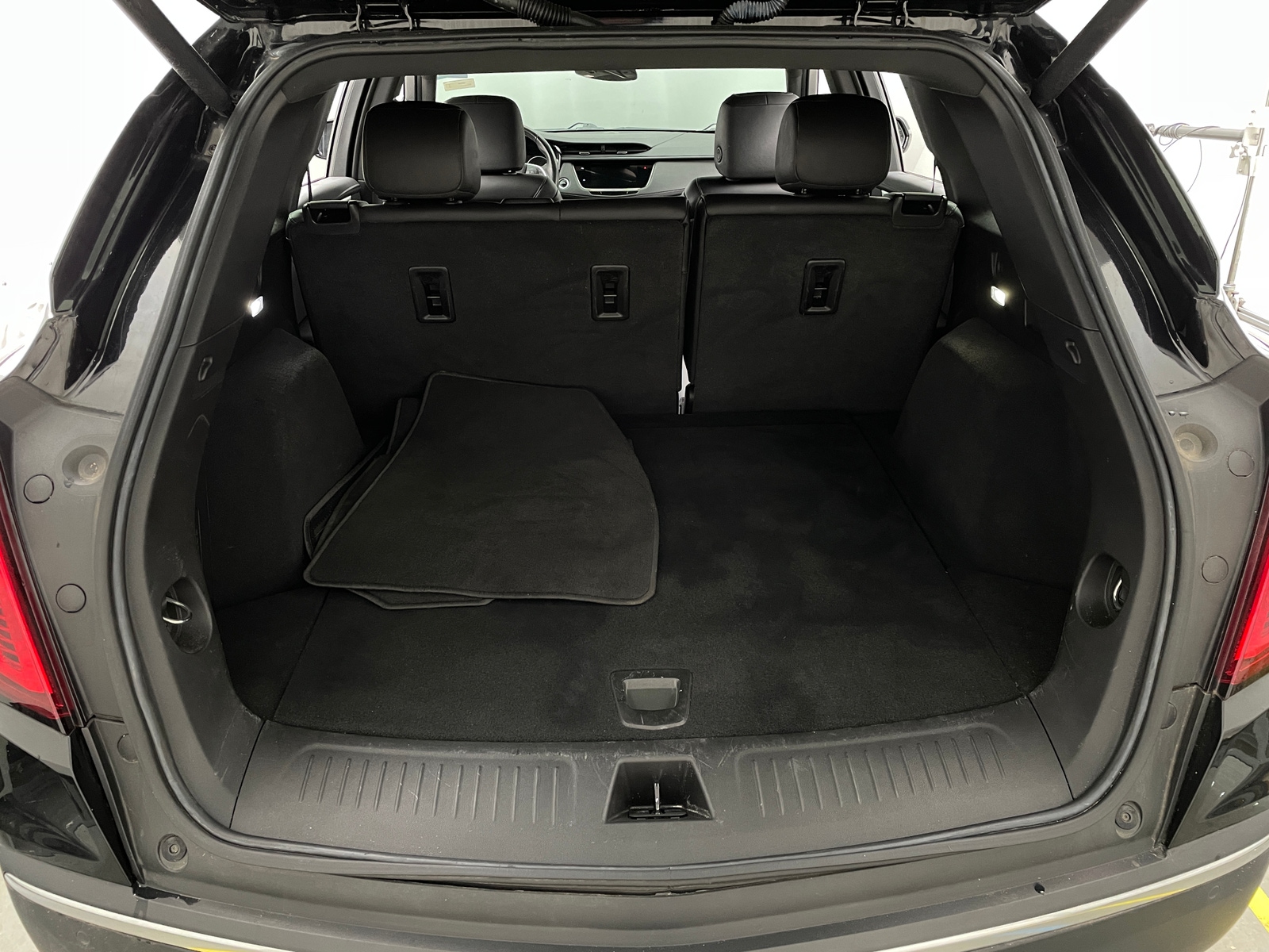 Thumbnail: 2022 Cadillac XT5 - 6