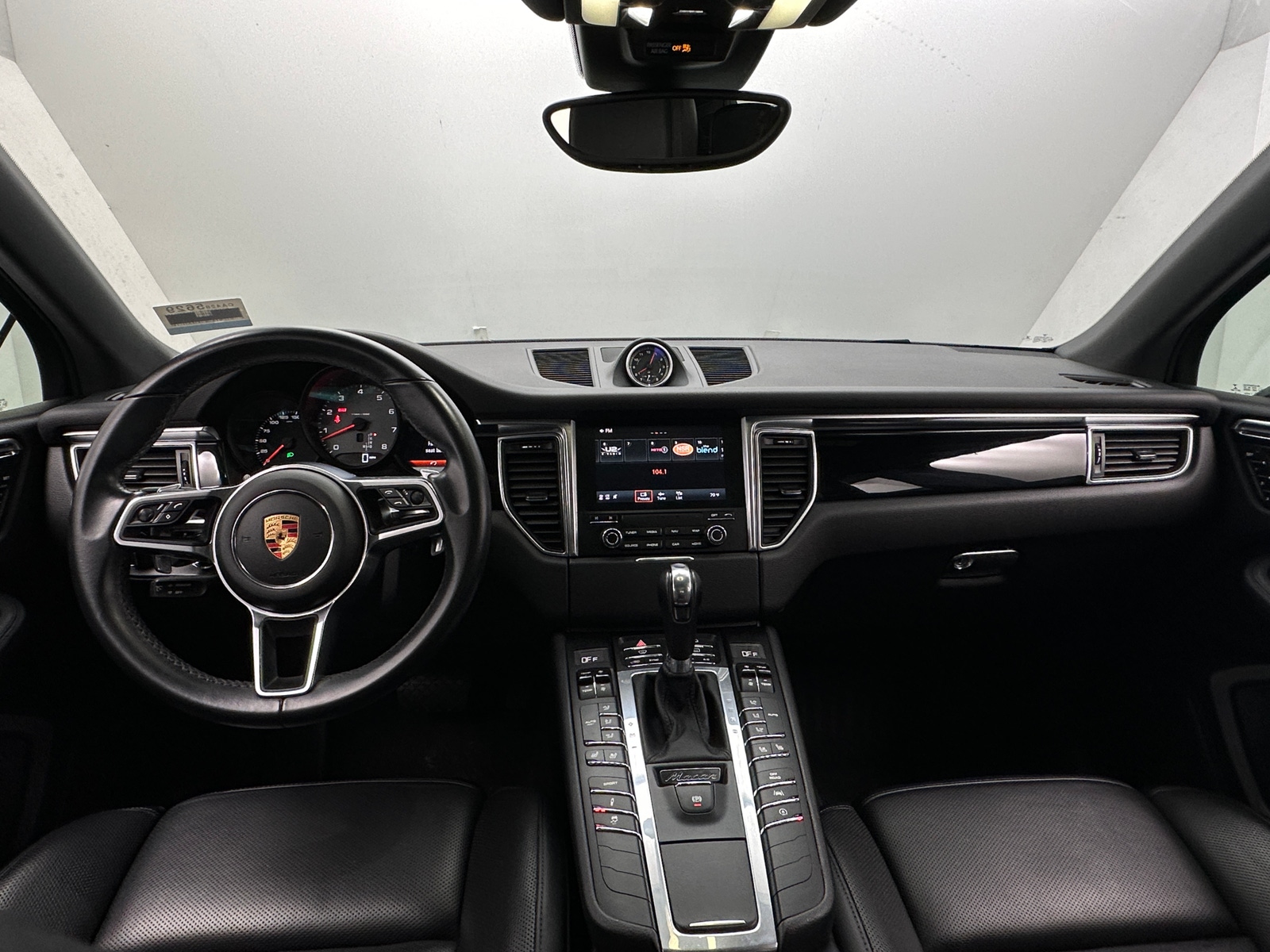 Thumbnail: 2018 Porsche Macan - 2