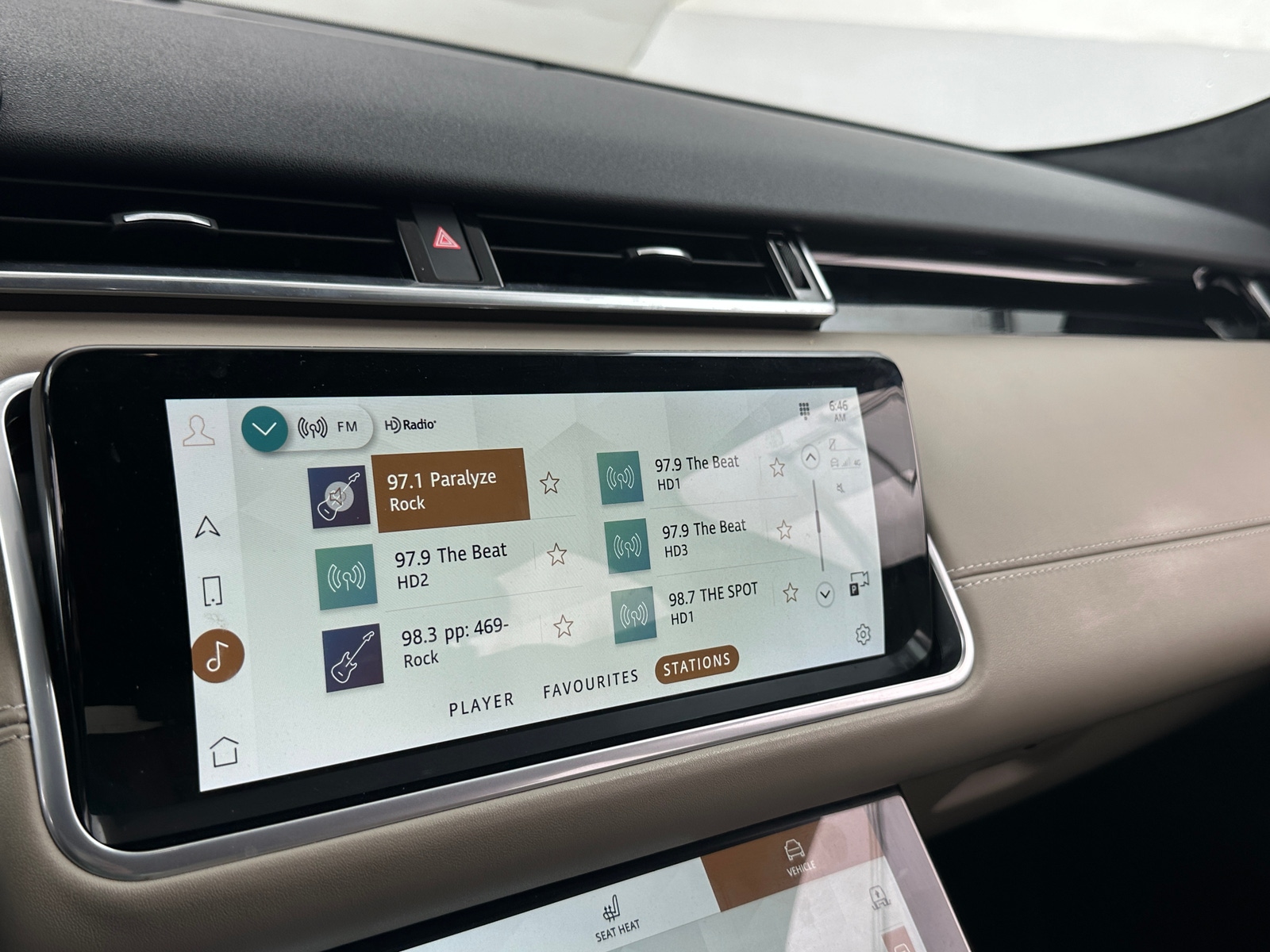 Thumbnail: 2022 Land Rover Range Rover Velar - 3