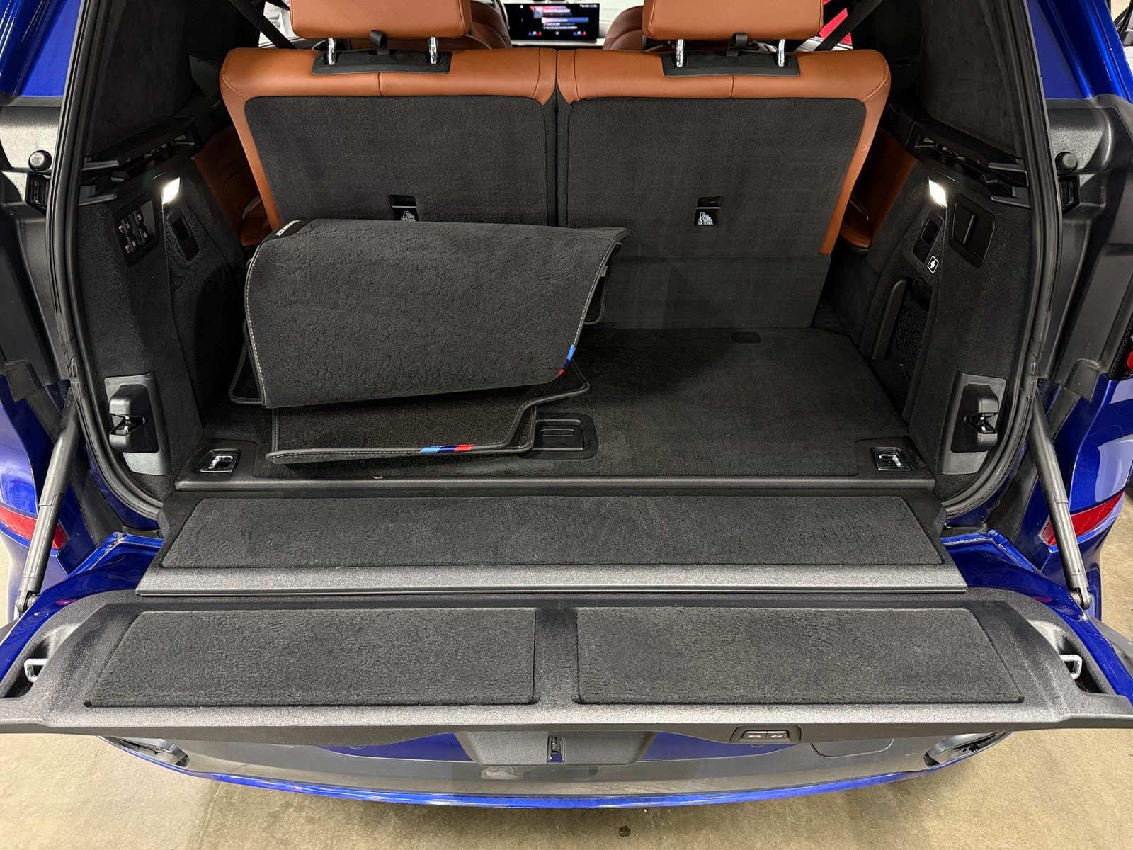 Thumbnail: 2023 BMW X7 - 6