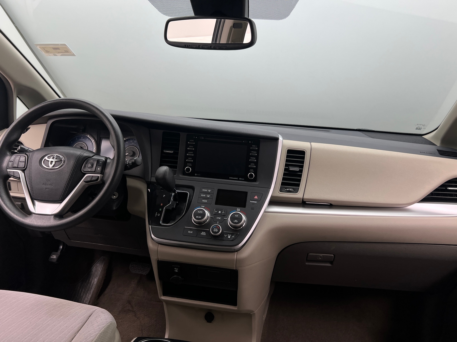 Thumbnail: 2018 Toyota Sienna - 3