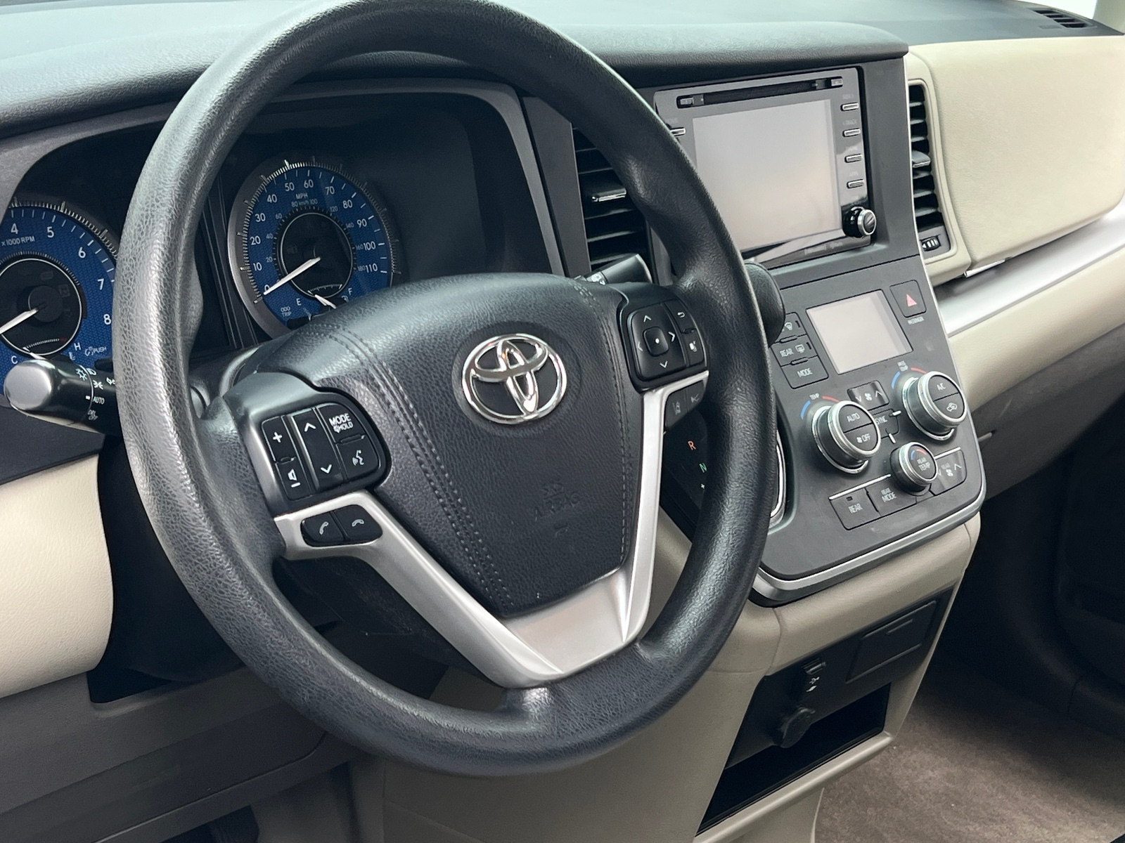 Thumbnail: 2018 Toyota Sienna - 5