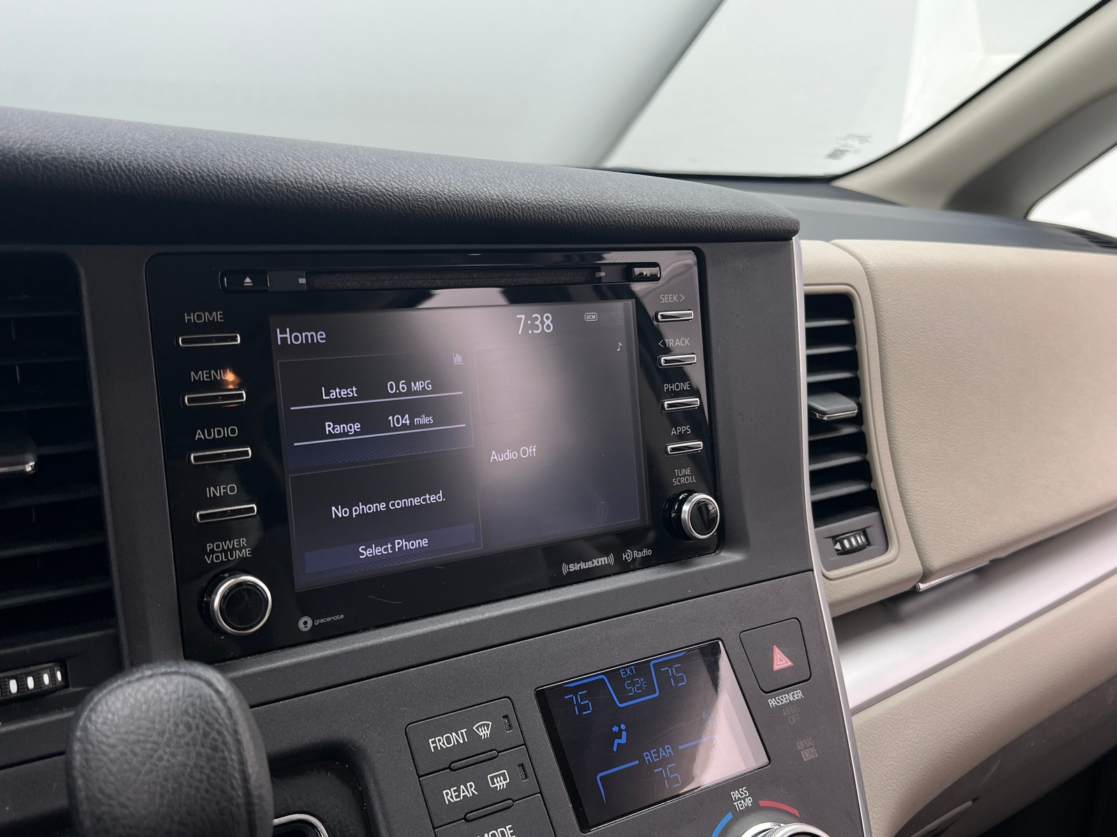 Thumbnail: 2018 Toyota Sienna - 4