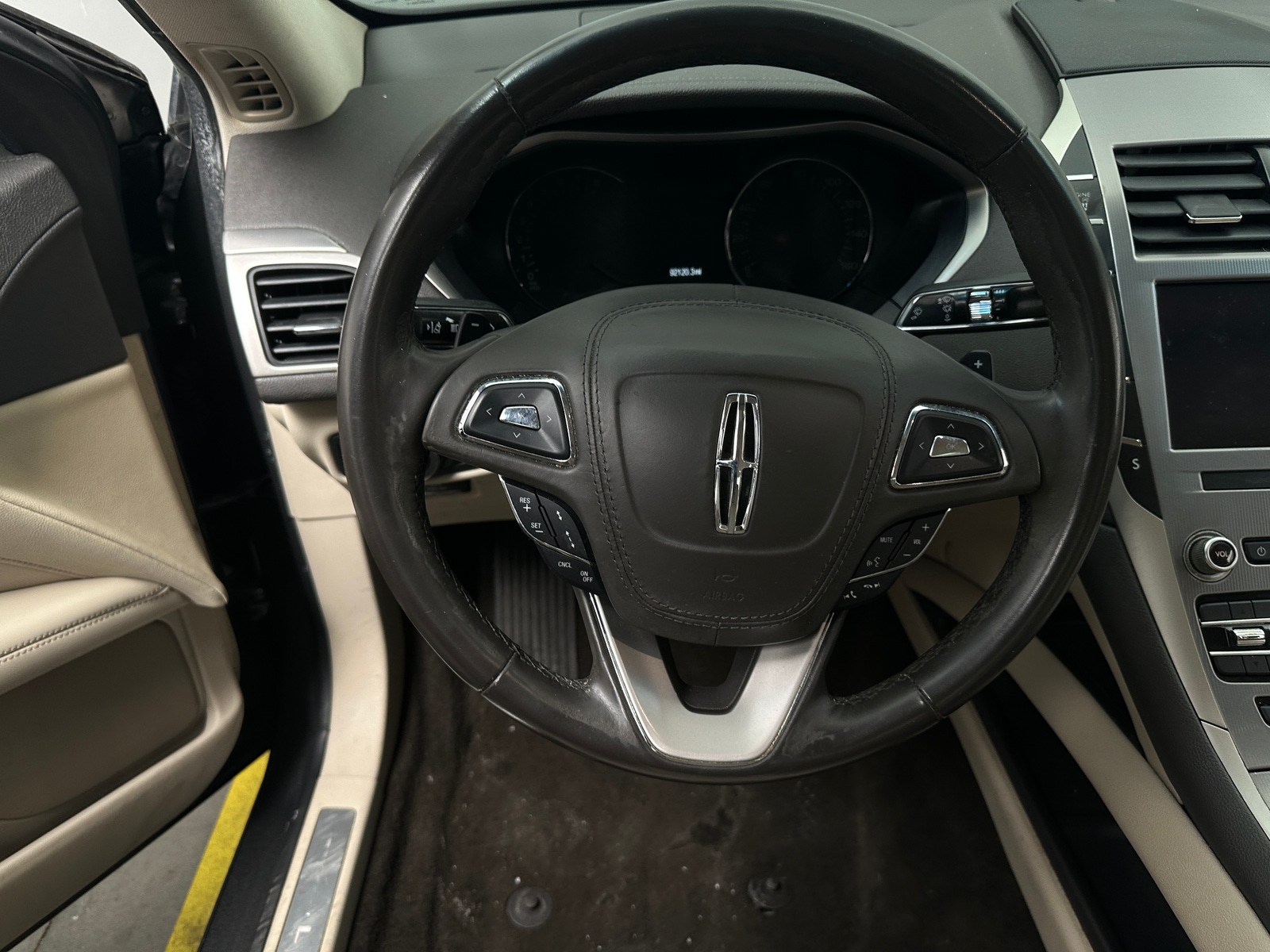 Thumbnail: 2020 Lincoln MKZ - 4