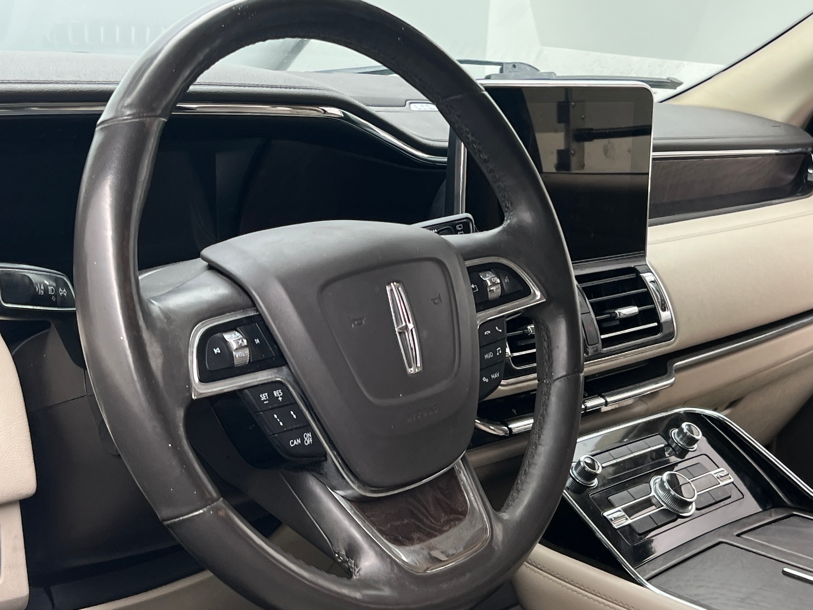 Thumbnail: 2021 Lincoln Navigator L - 4