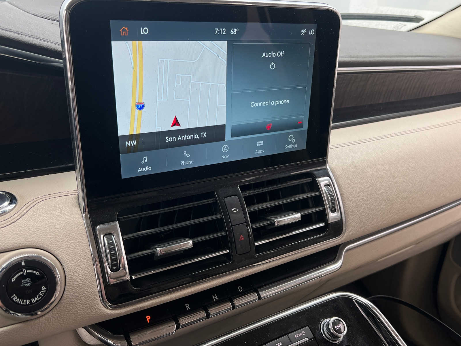 Thumbnail: 2021 Lincoln Navigator L - 3