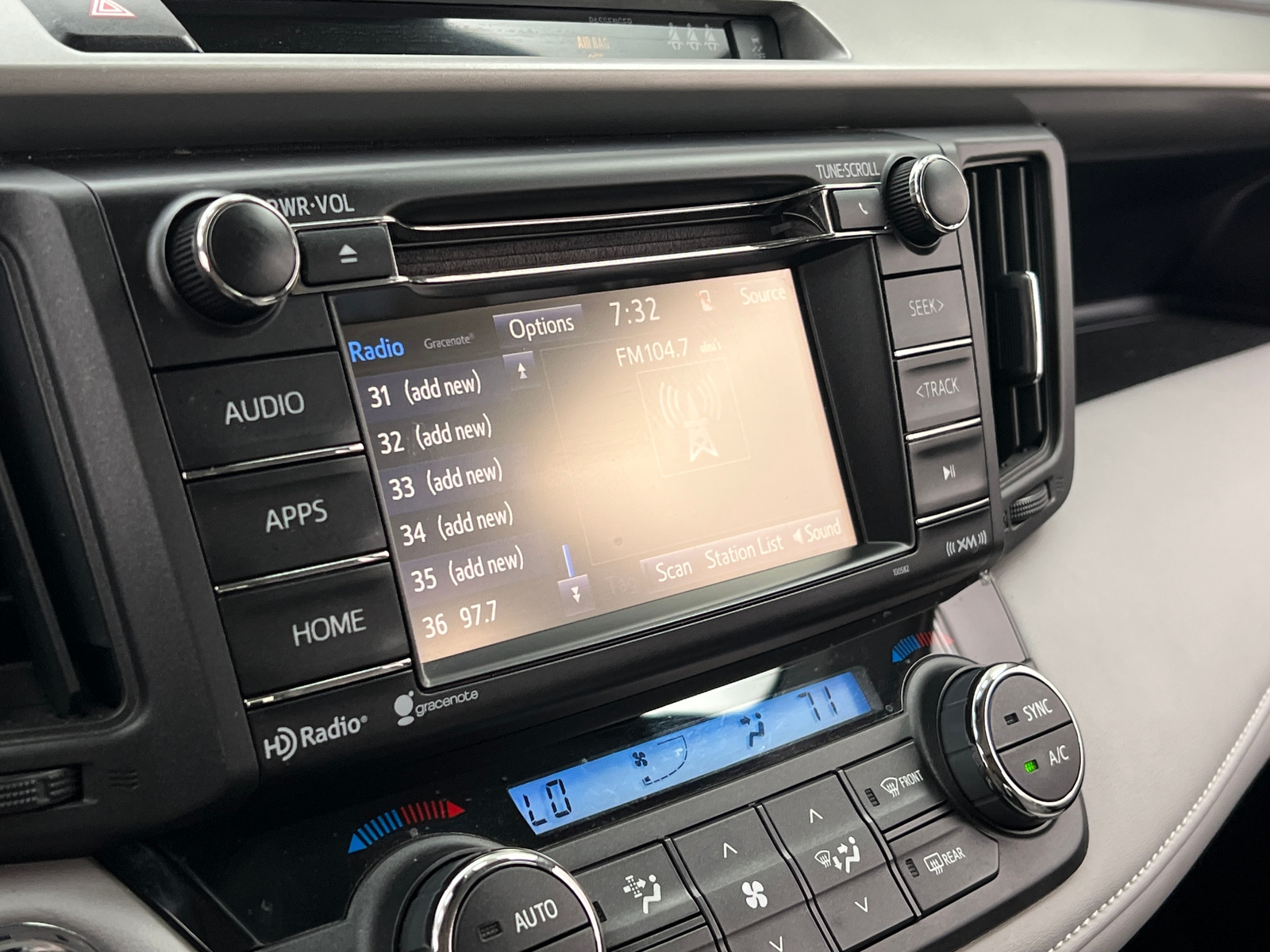 Thumbnail: 2017 Toyota RAV4 - 4