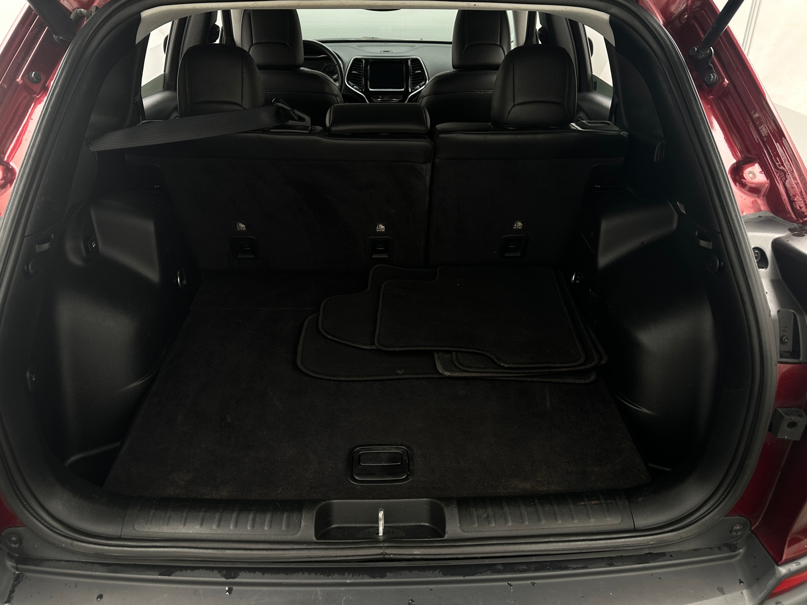 Thumbnail: 2019 Jeep Cherokee - 6