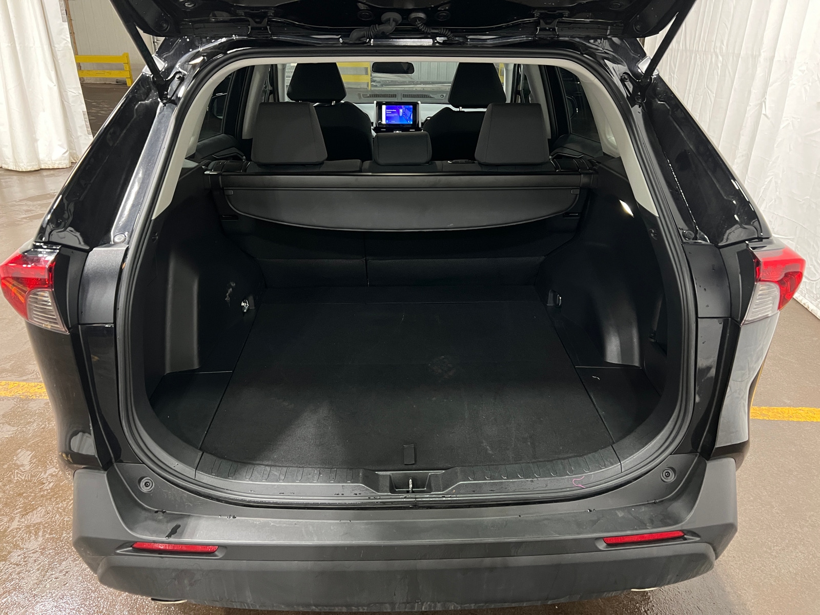 Thumbnail: 2025 Toyota RAV4 - 7