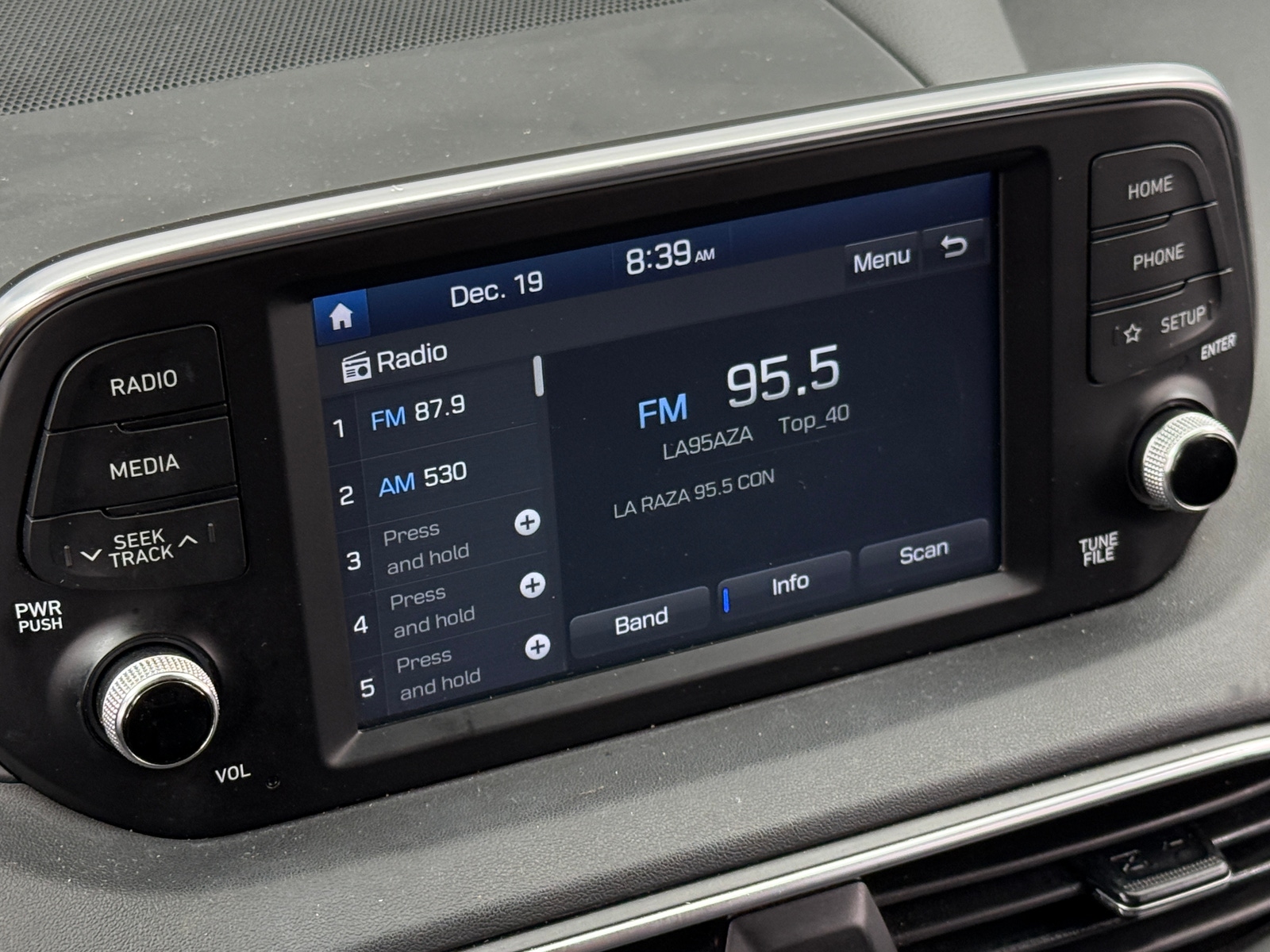 Thumbnail: 2019 Hyundai Santa Fe - 4