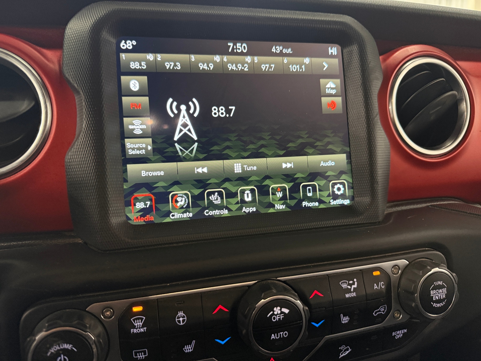 Thumbnail: 2020 Jeep Wrangler - 3