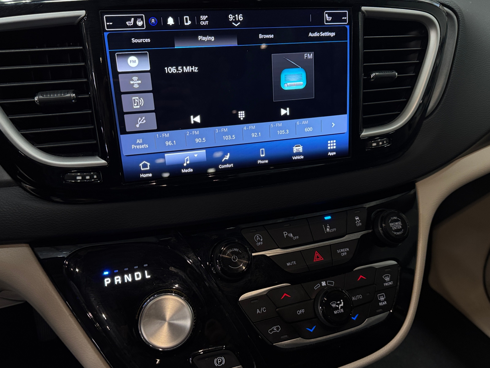 Thumbnail: 2024 Chrysler Pacifica - 3