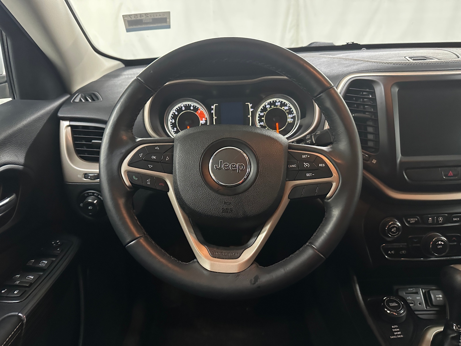 Thumbnail: 2016 Jeep Cherokee - 5