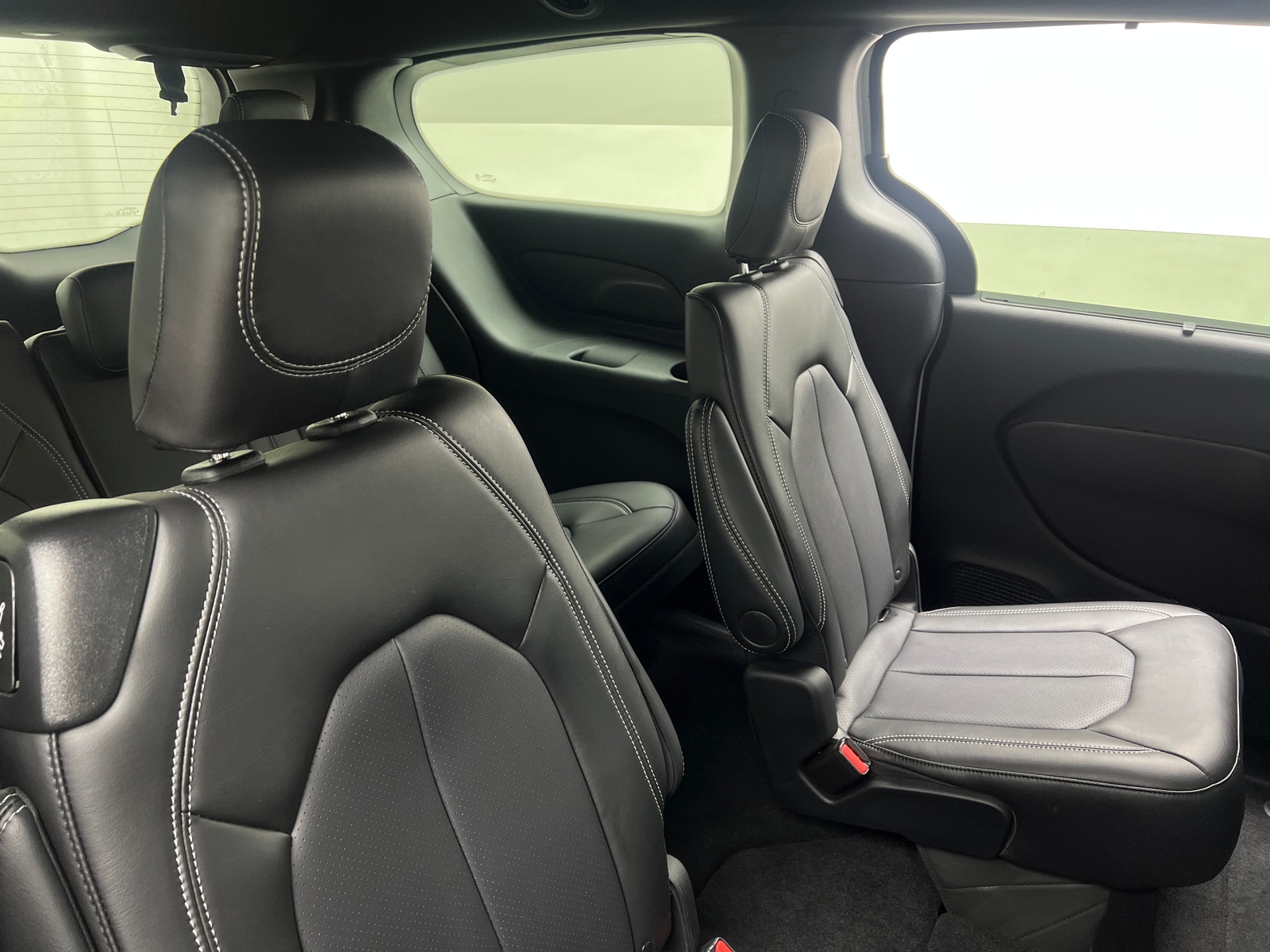 Thumbnail: 2025 Chrysler Pacifica - 5