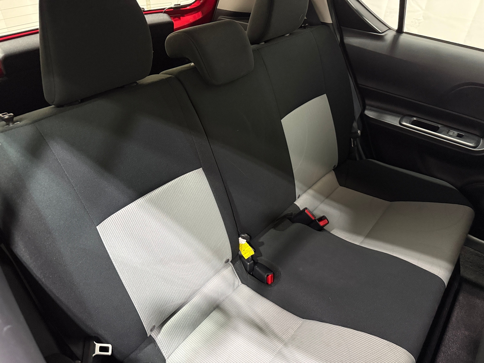 Thumbnail: 2016 Toyota Prius c - 6