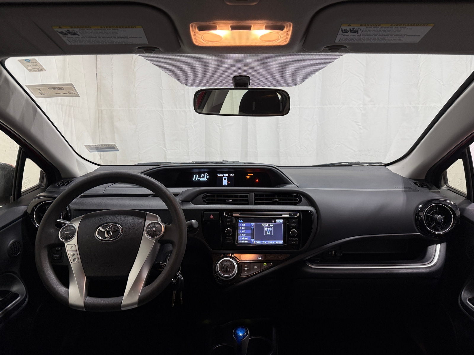 Thumbnail: 2016 Toyota Prius c - 3