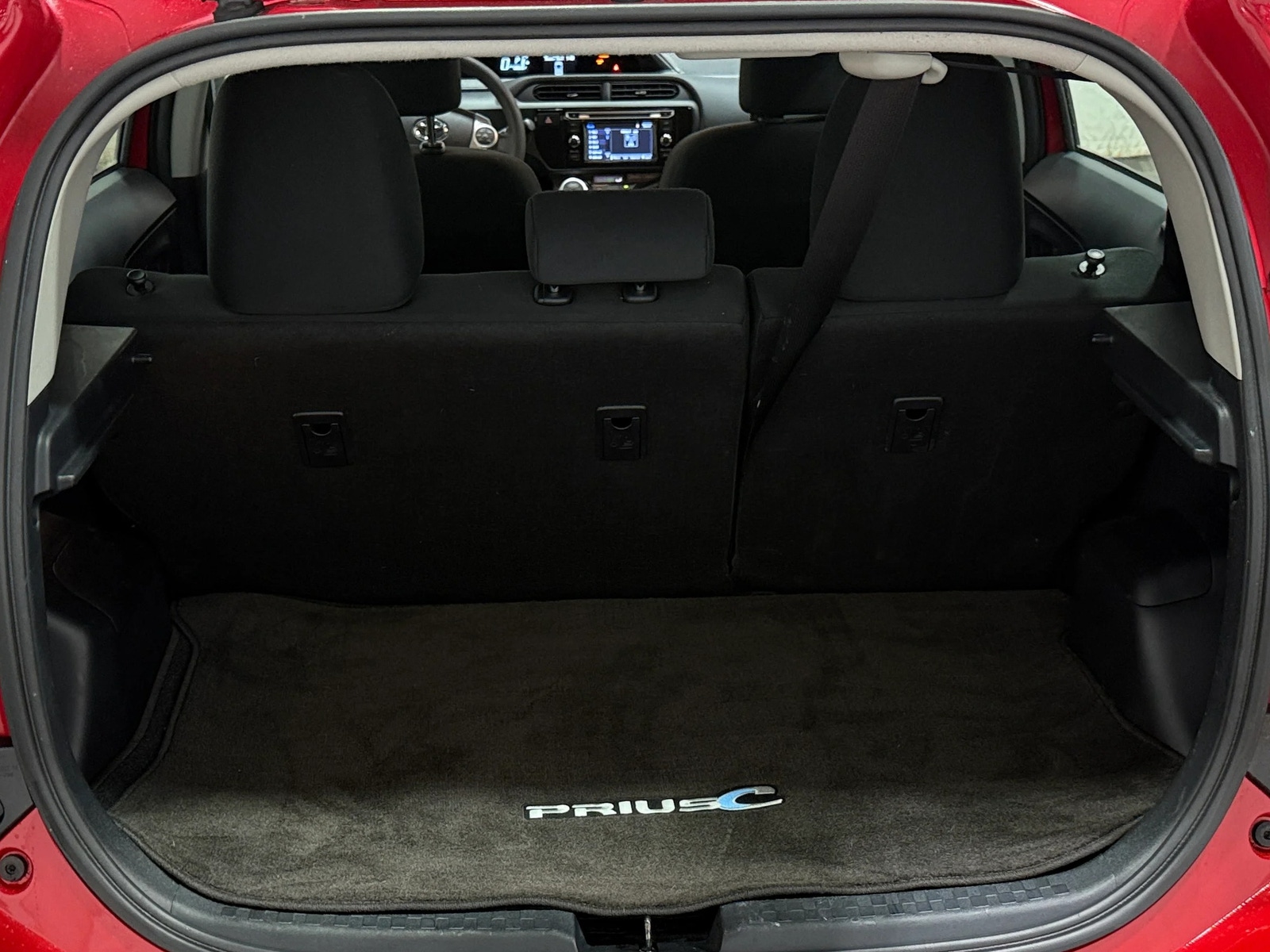 Thumbnail: 2016 Toyota Prius c - 7