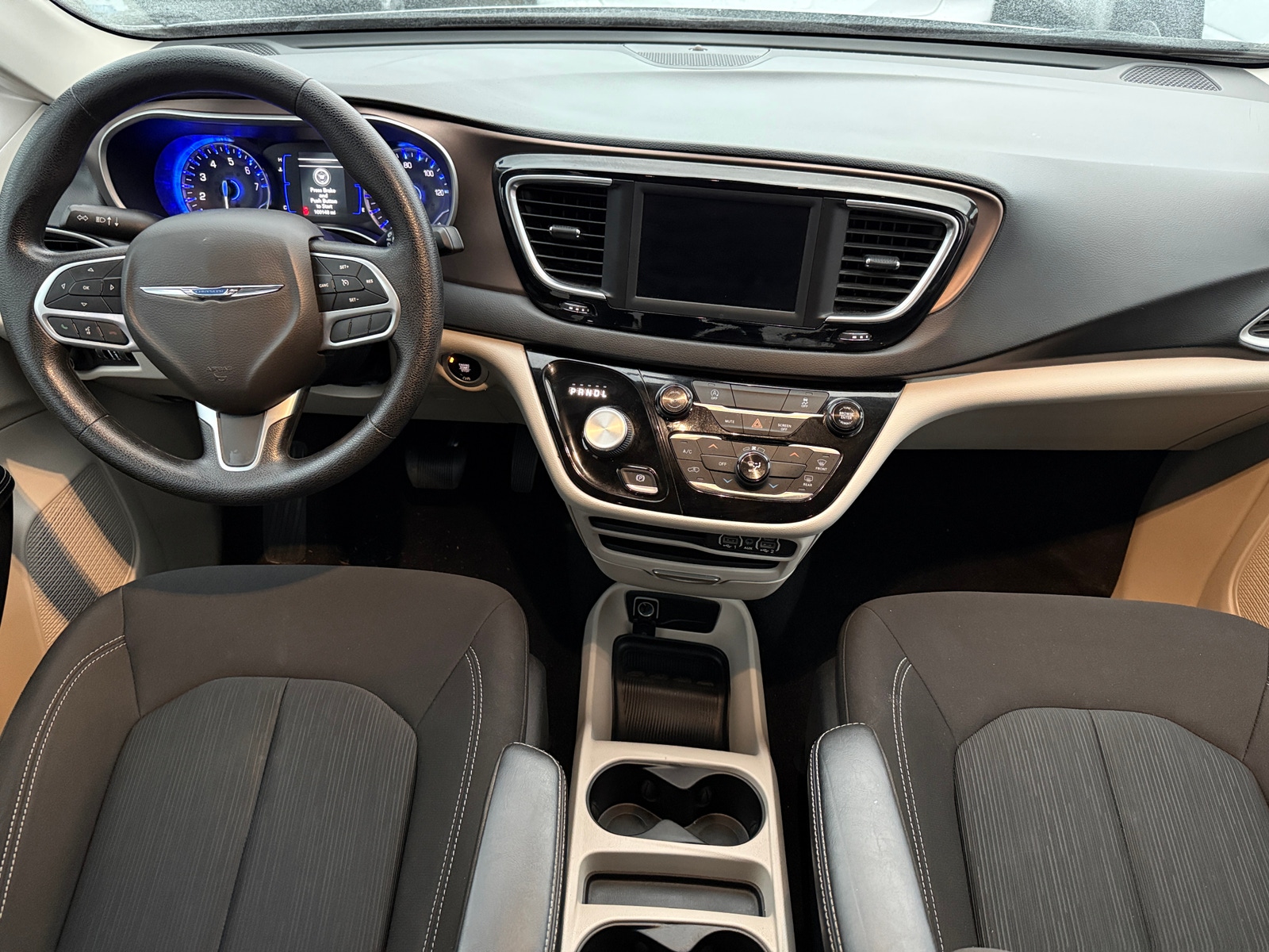 Thumbnail: 2021 Chrysler Voyager - 3