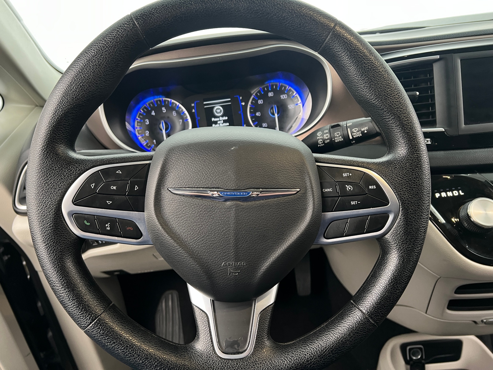 Thumbnail: 2021 Chrysler Voyager - 5