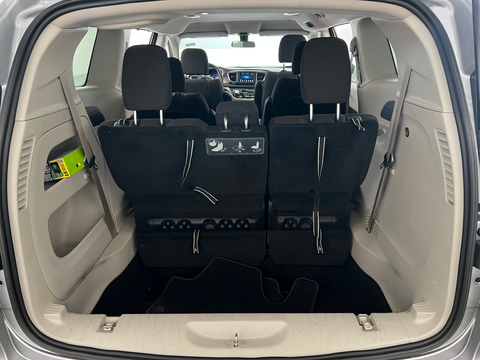 Thumbnail: 2021 Chrysler Voyager - 7