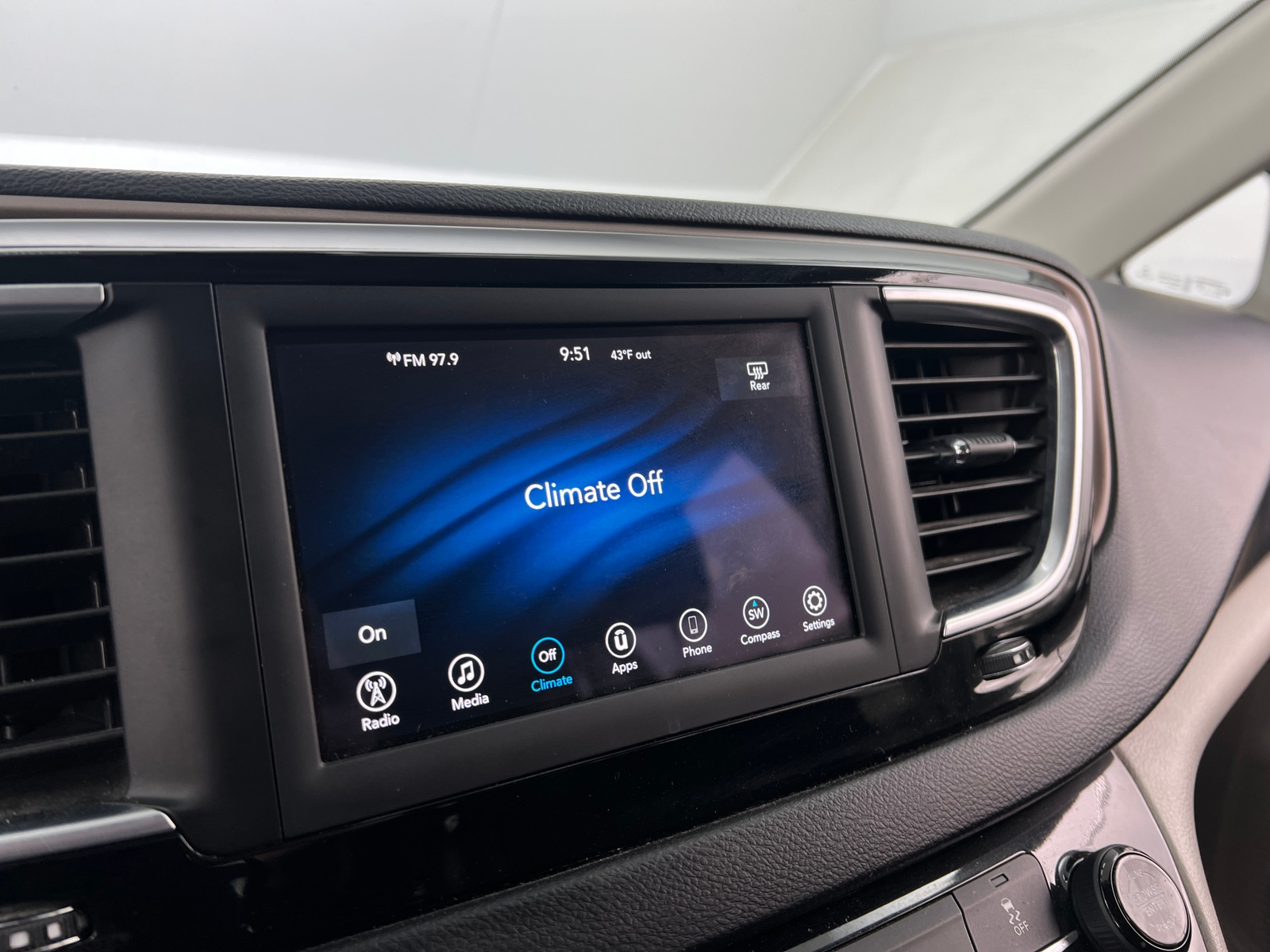 Thumbnail: 2021 Chrysler Voyager - 4