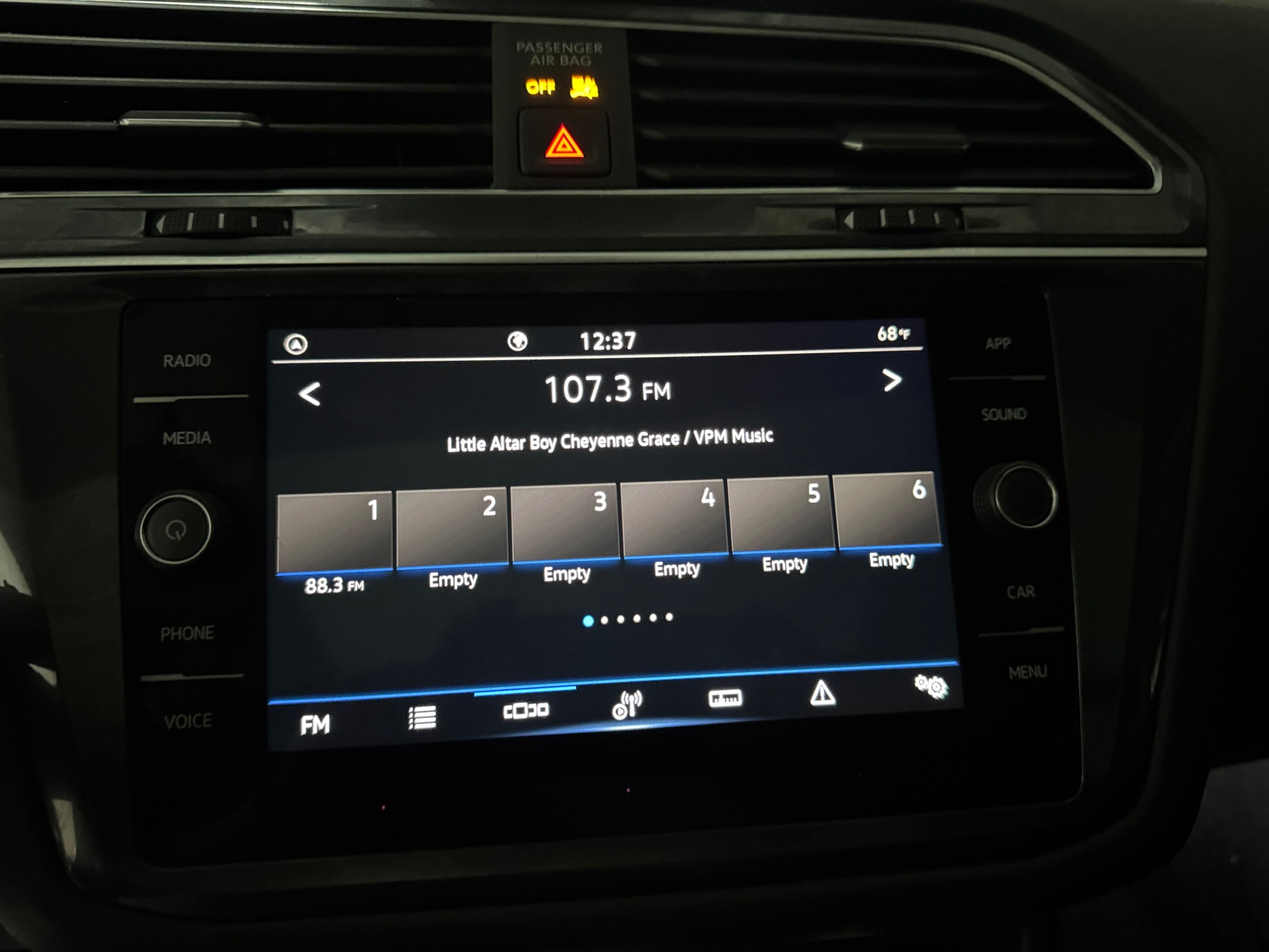 Thumbnail: 2023 Volkswagen Tiguan - 3