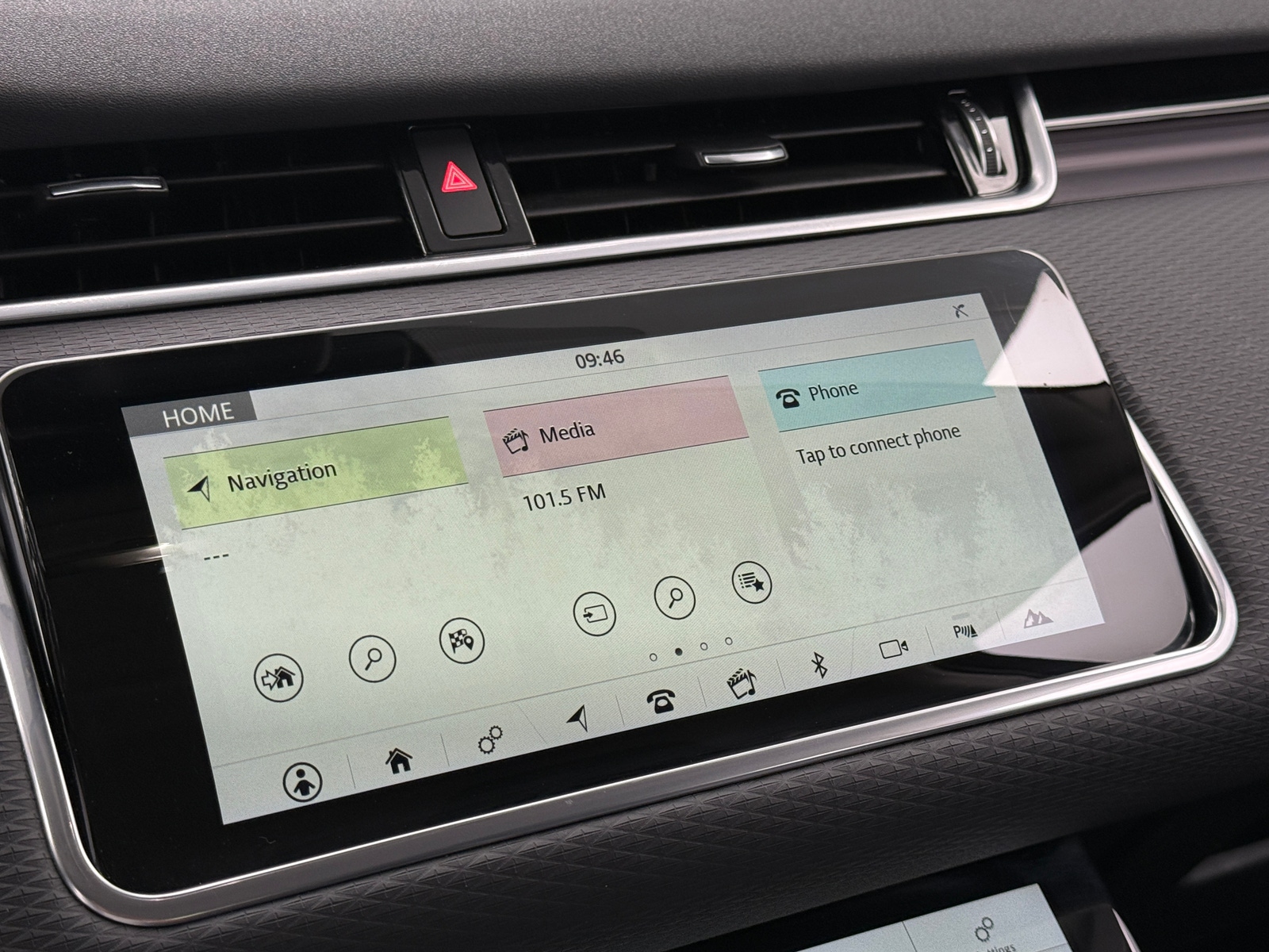 Thumbnail: 2020 Land Rover Range Rover Evoque - 3