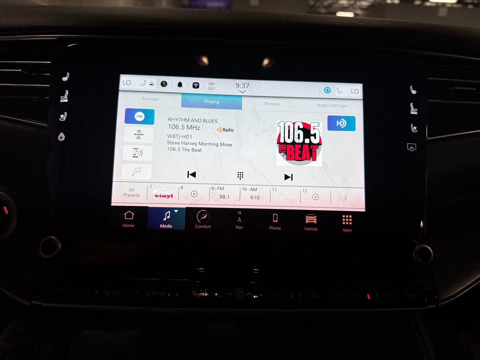 Thumbnail: 2024 Jeep Wagoneer - 3