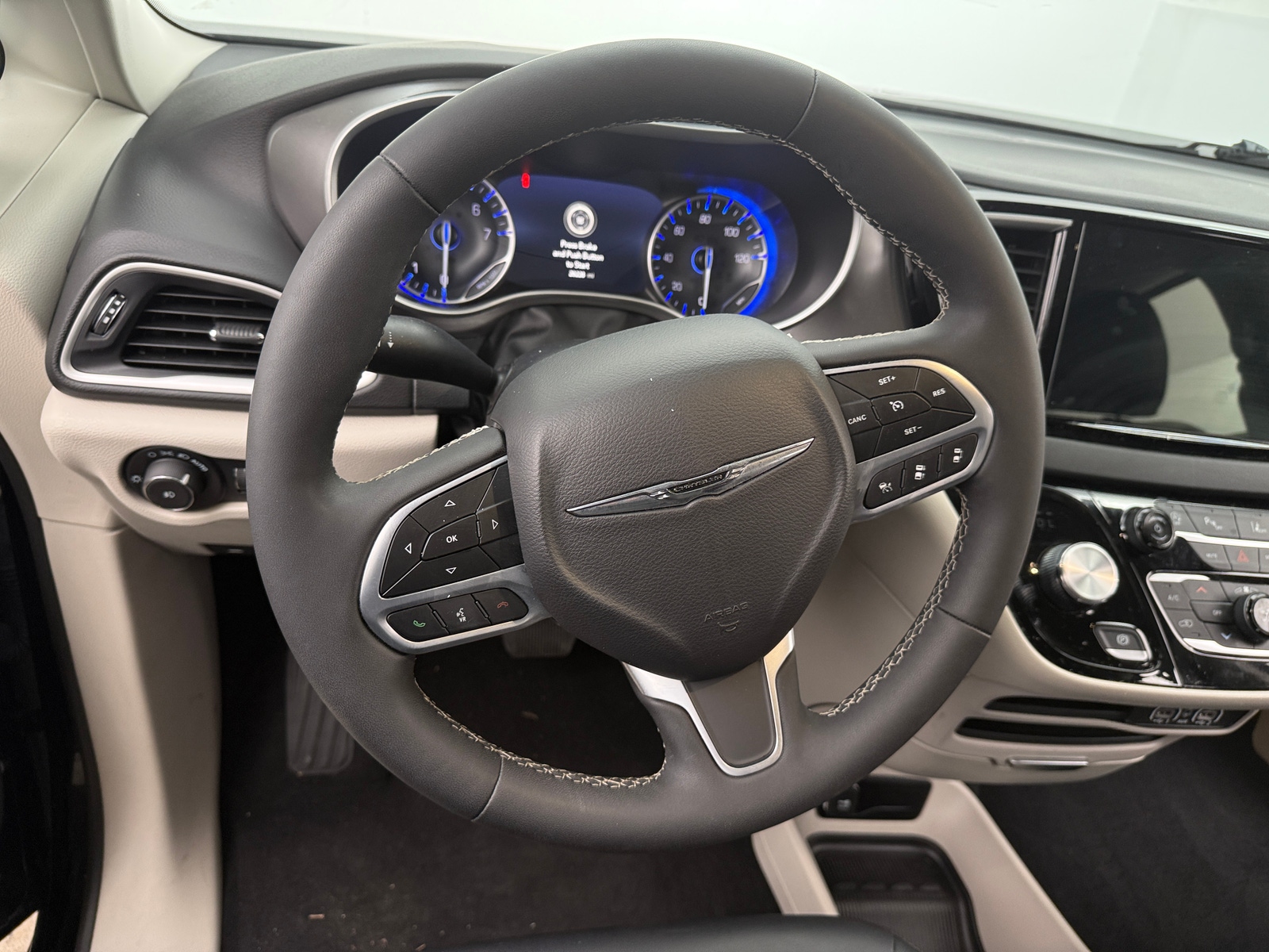 Thumbnail: 2024 Chrysler Pacifica - 4