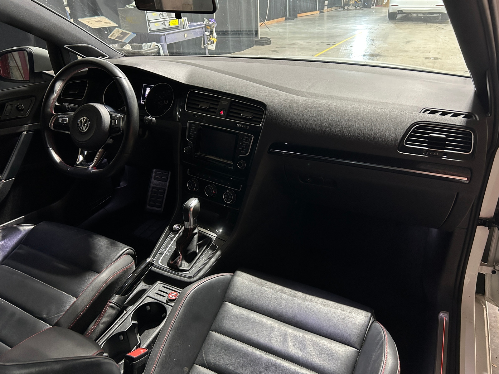 Thumbnail: 2015 Volkswagen Golf - 3