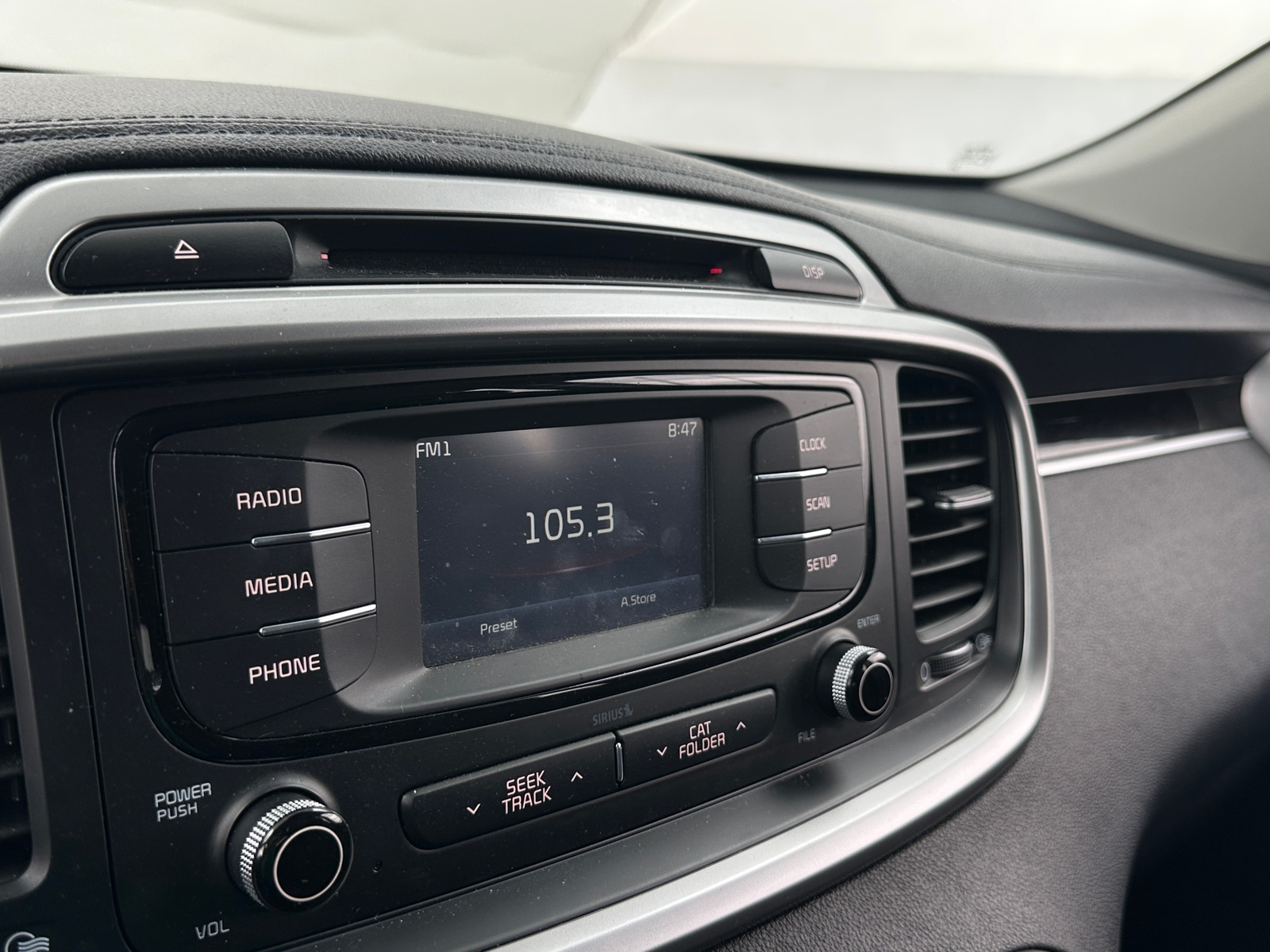 Thumbnail: 2017 Kia Sorento - 4