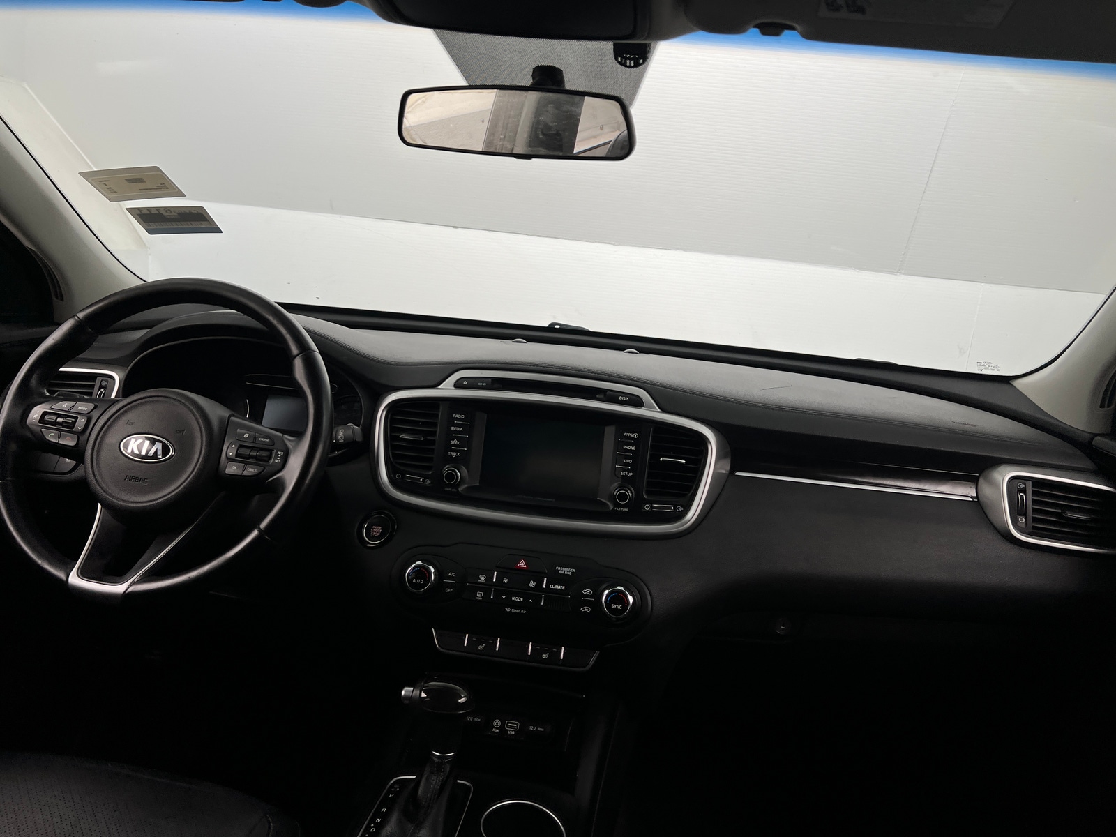 Thumbnail: 2017 Kia Sorento - 3