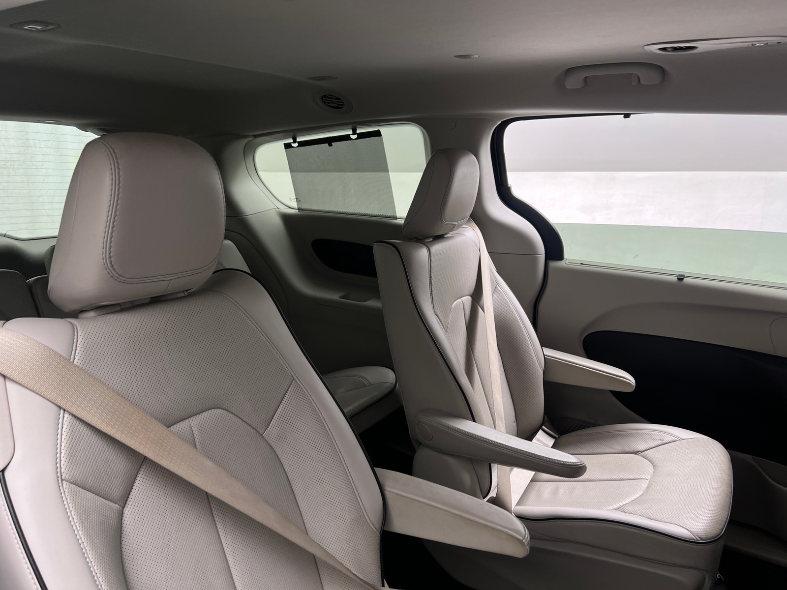 Thumbnail: 2018 Chrysler Pacifica - 5