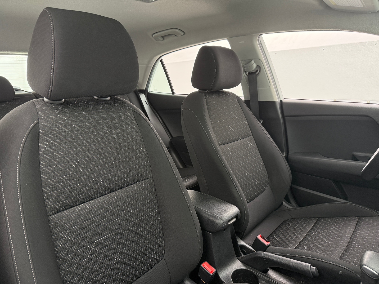 Thumbnail: 2022 Kia Rio - 2