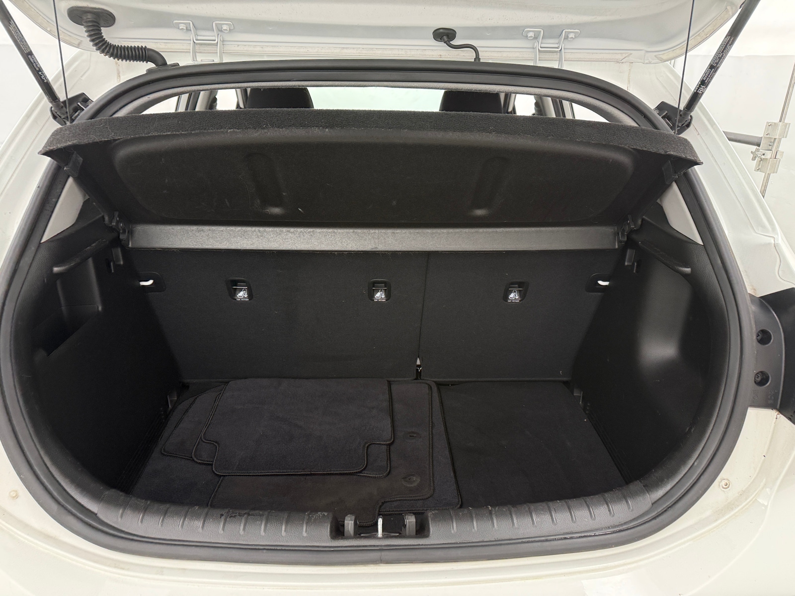 Thumbnail: 2022 Kia Rio - 7