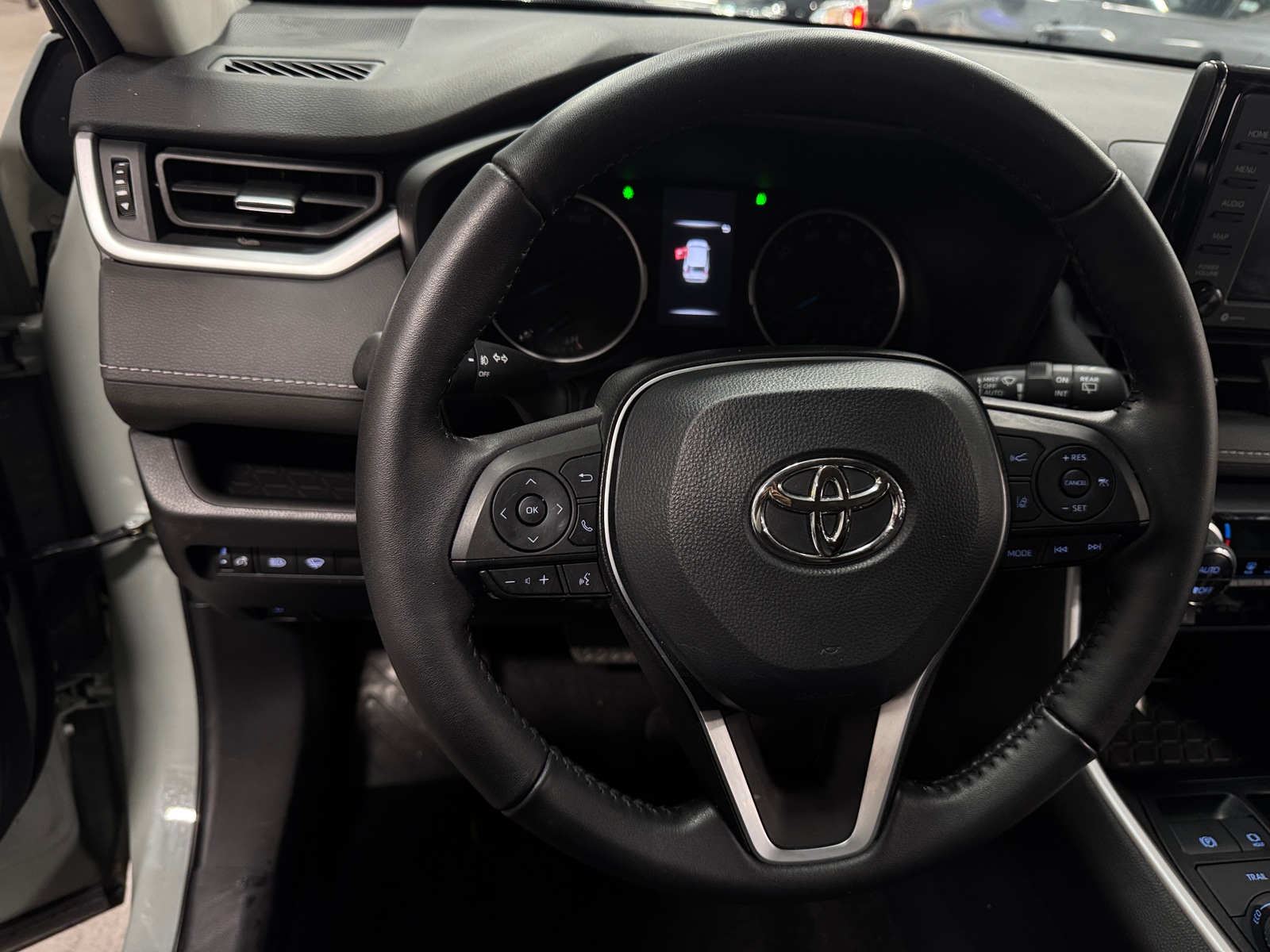 Thumbnail: 2022 Toyota RAV4 - 4