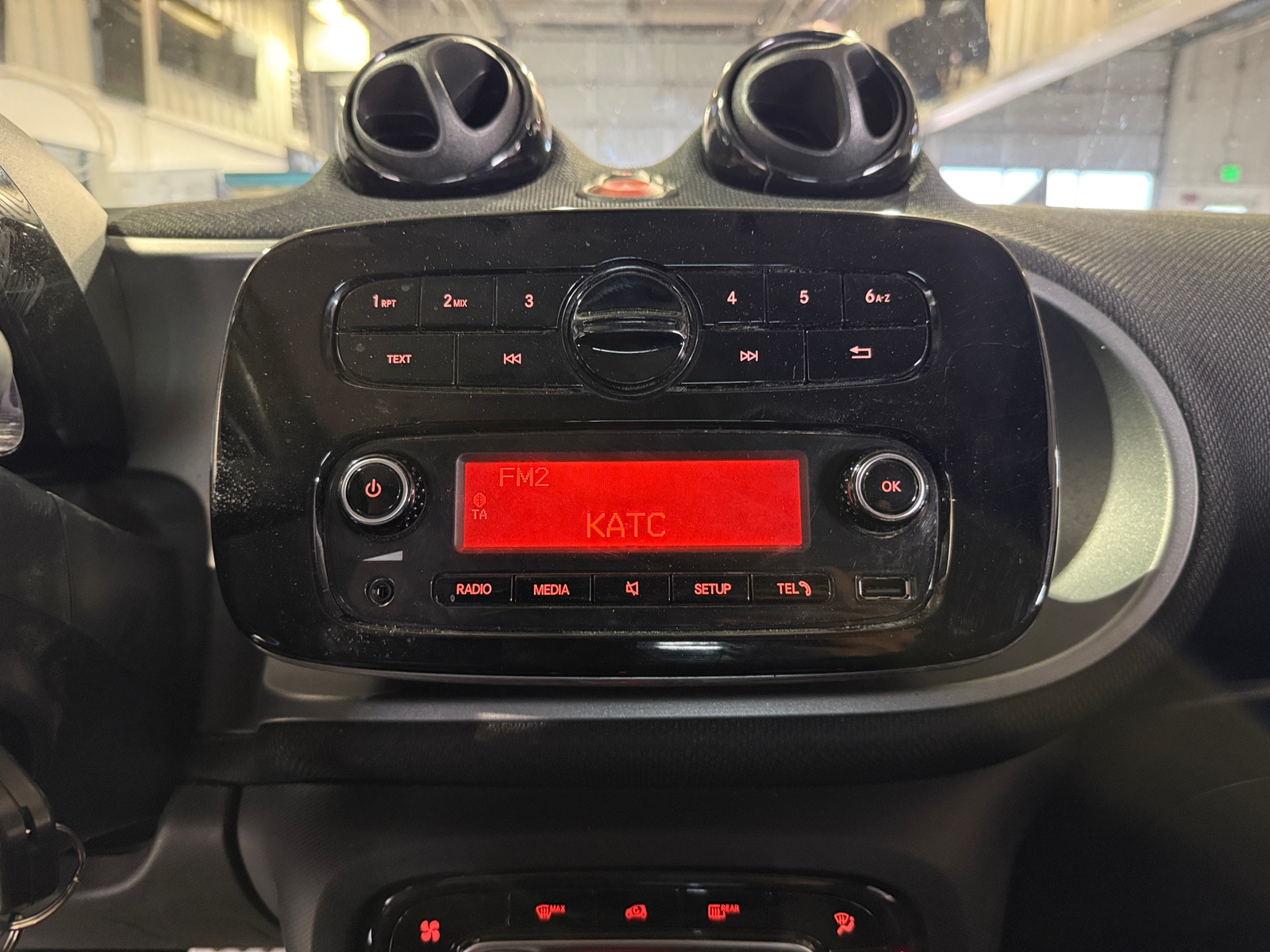 Thumbnail: 2017 smart fortwo - 4