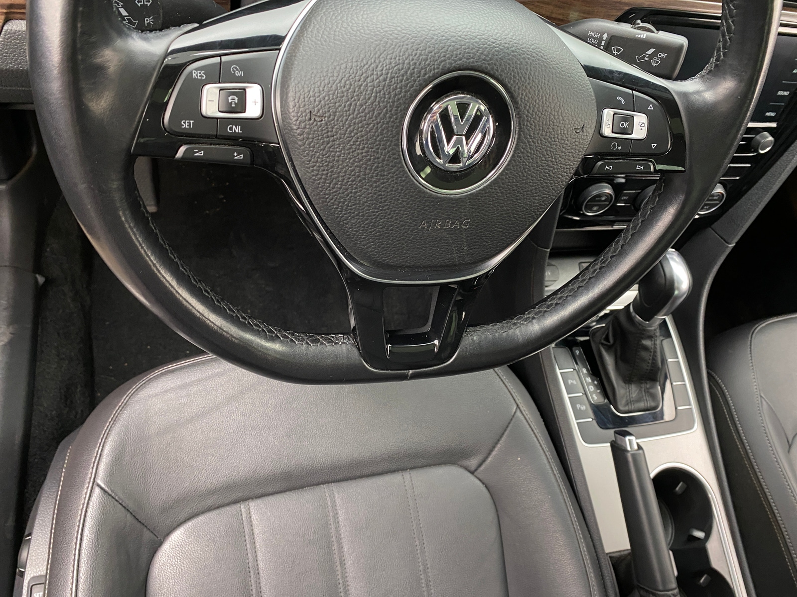 Thumbnail: 2020 Volkswagen Passat - 4