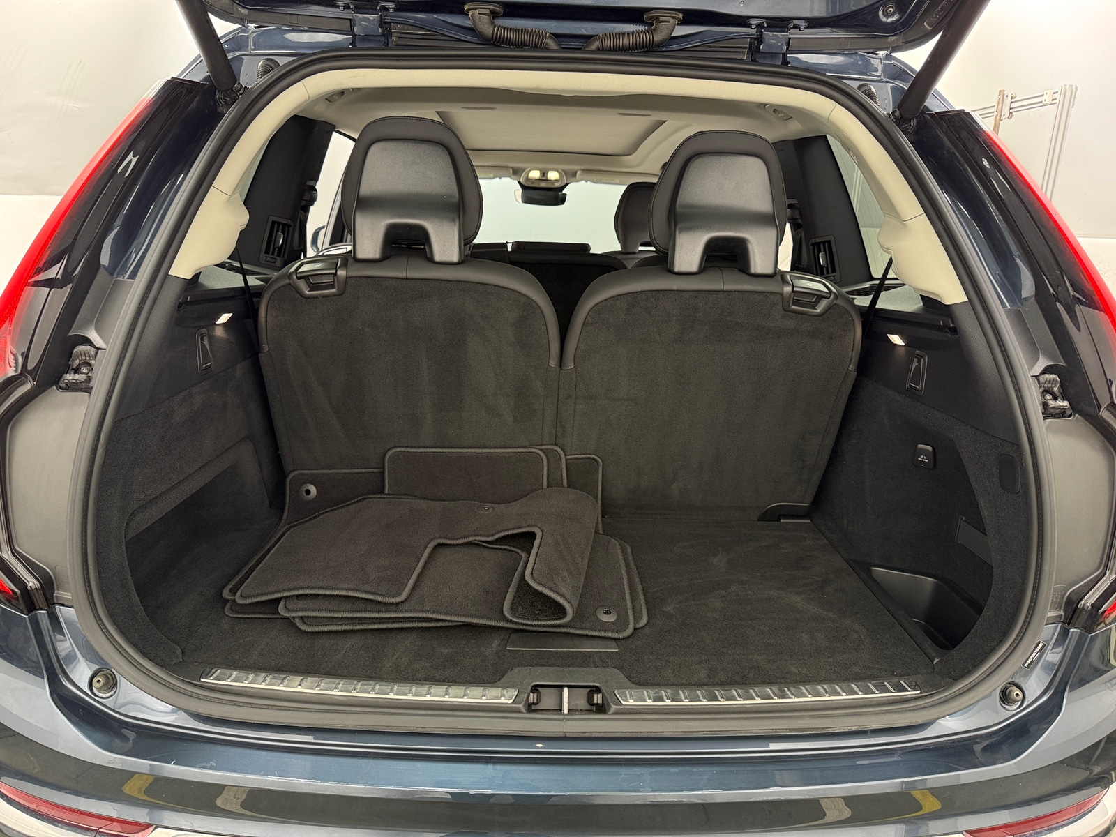 Thumbnail: 2025 Volvo XC90 - 6